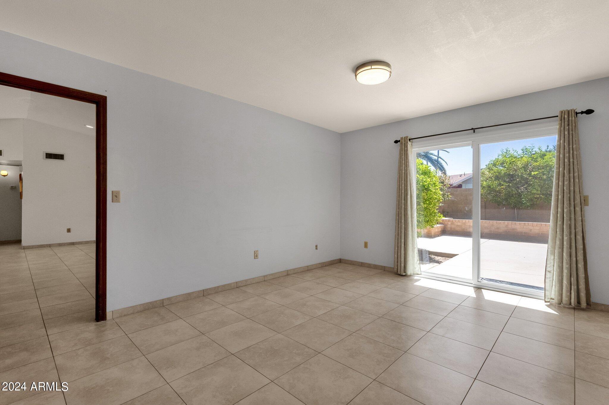 861 W CHEYENNE Drive