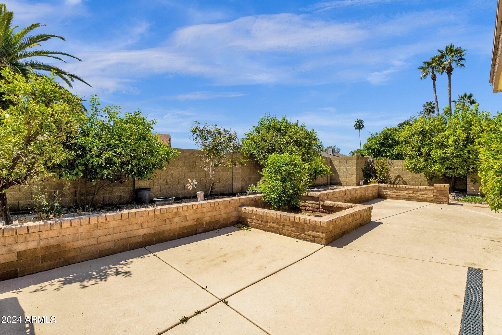 861 W CHEYENNE Drive