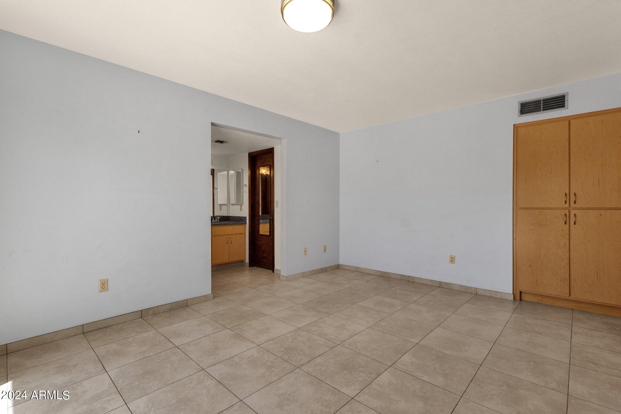 861 W CHEYENNE Drive