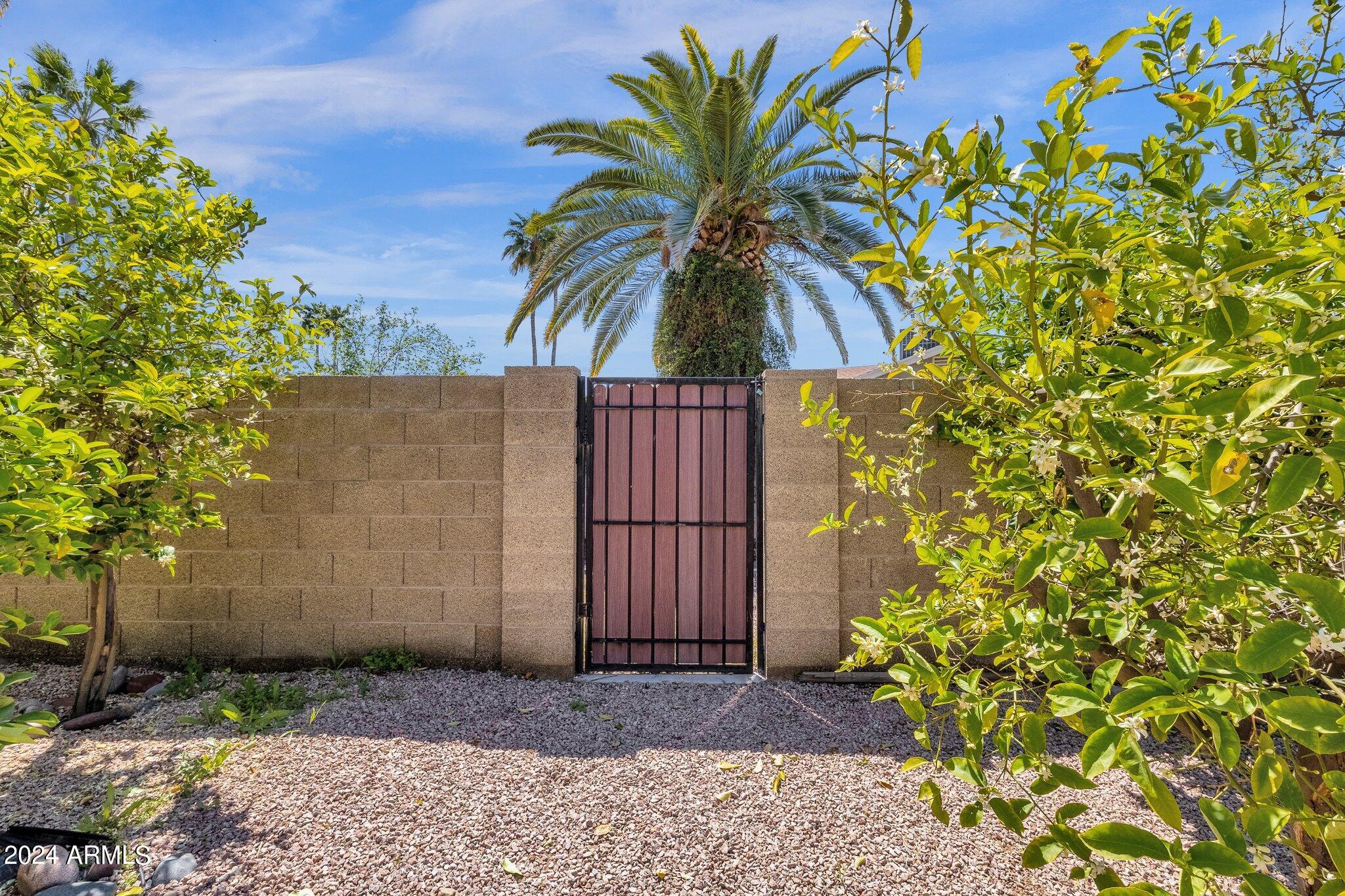 861 W CHEYENNE Drive