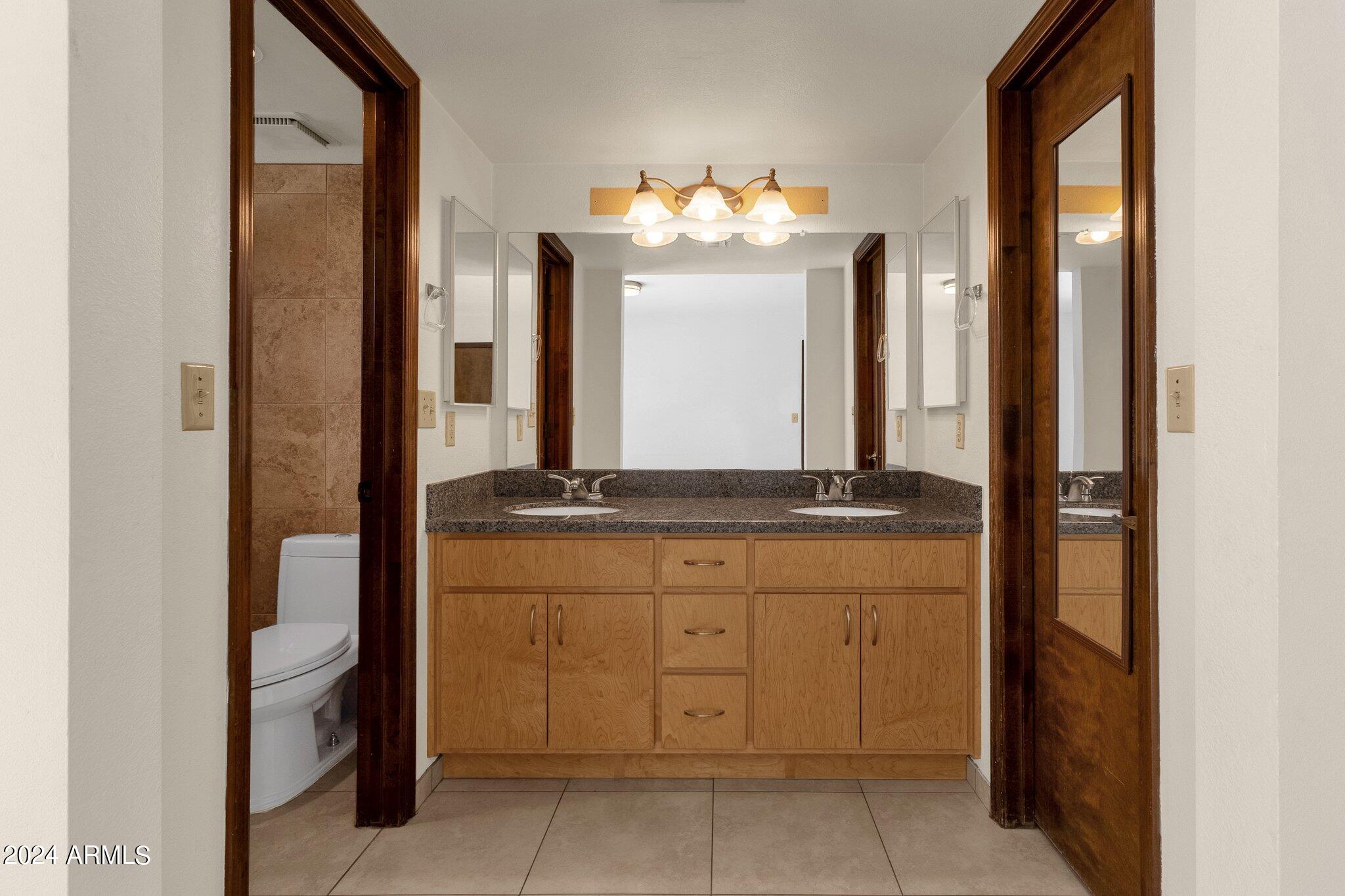 861 W CHEYENNE Drive