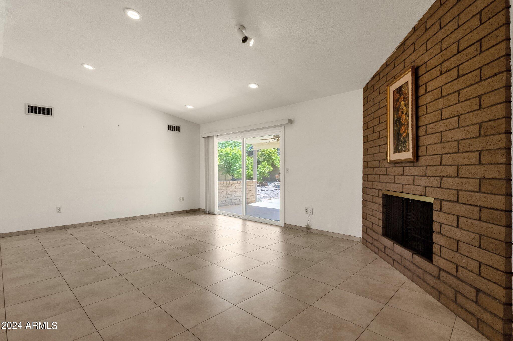 861 W CHEYENNE Drive