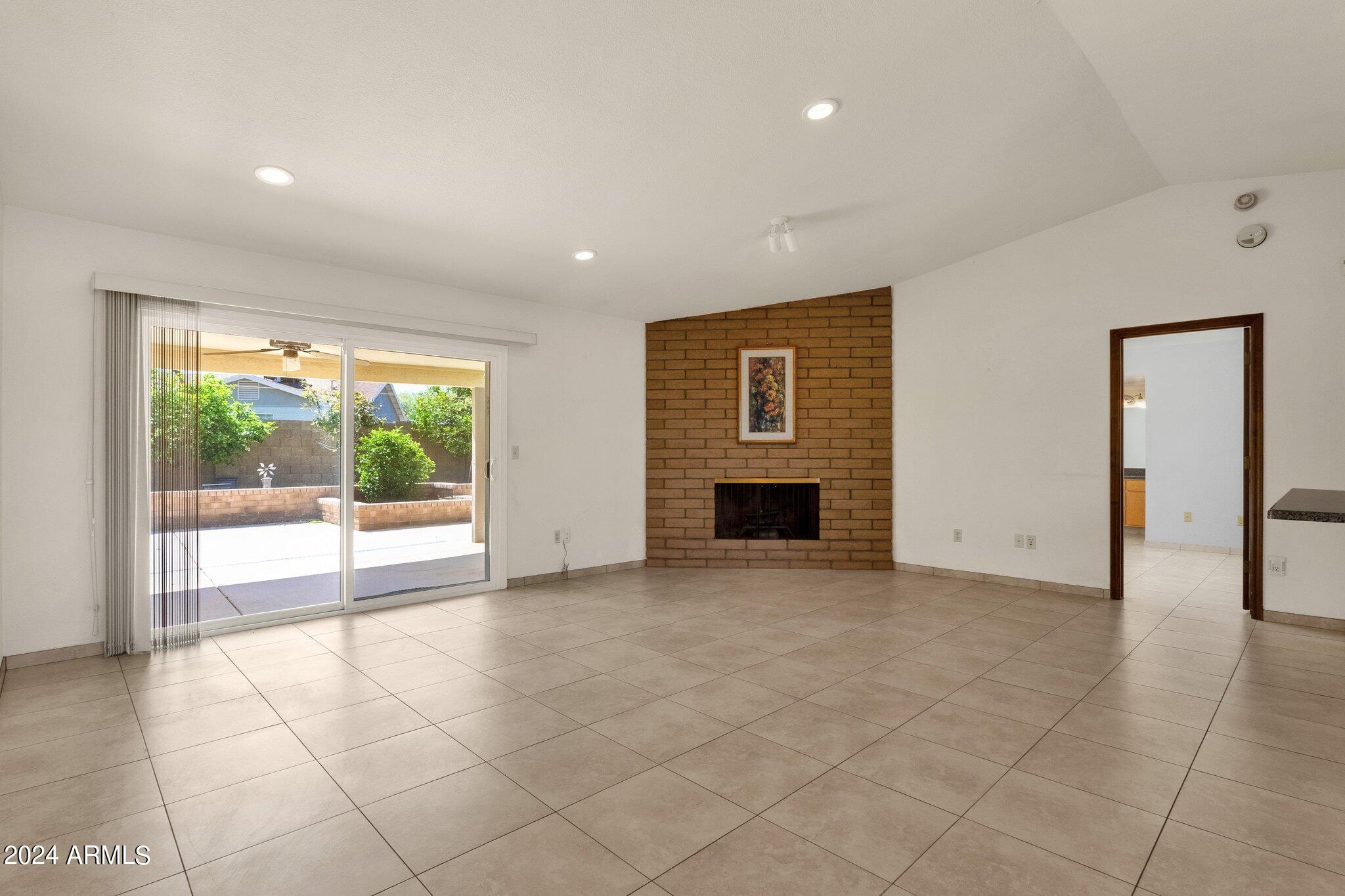 861 W CHEYENNE Drive