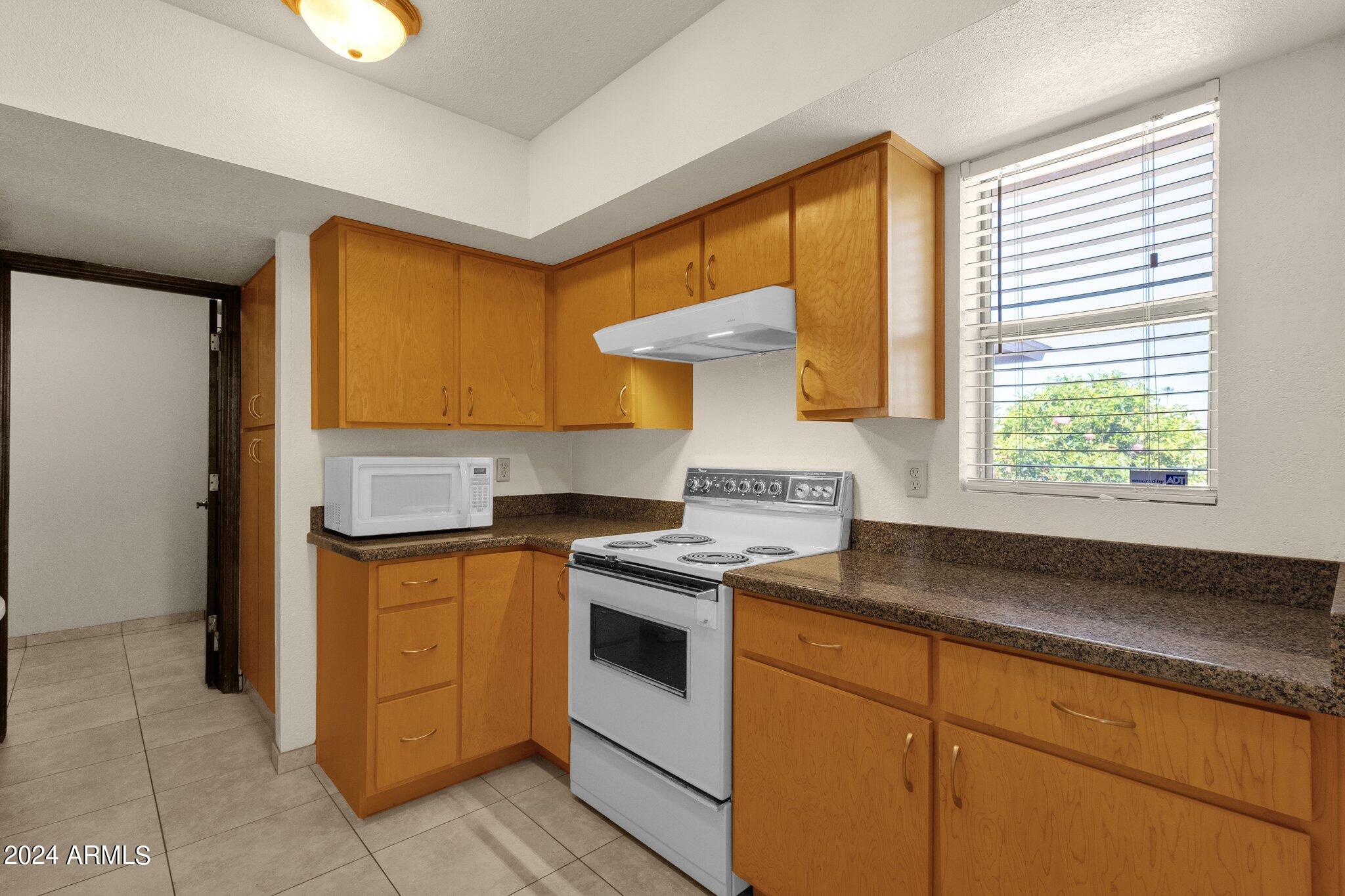 861 W CHEYENNE Drive