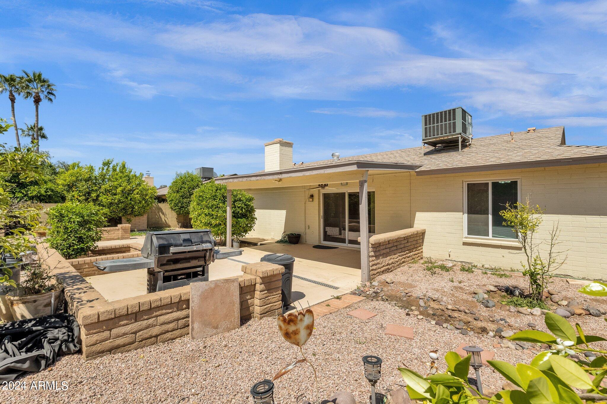 861 W CHEYENNE Drive