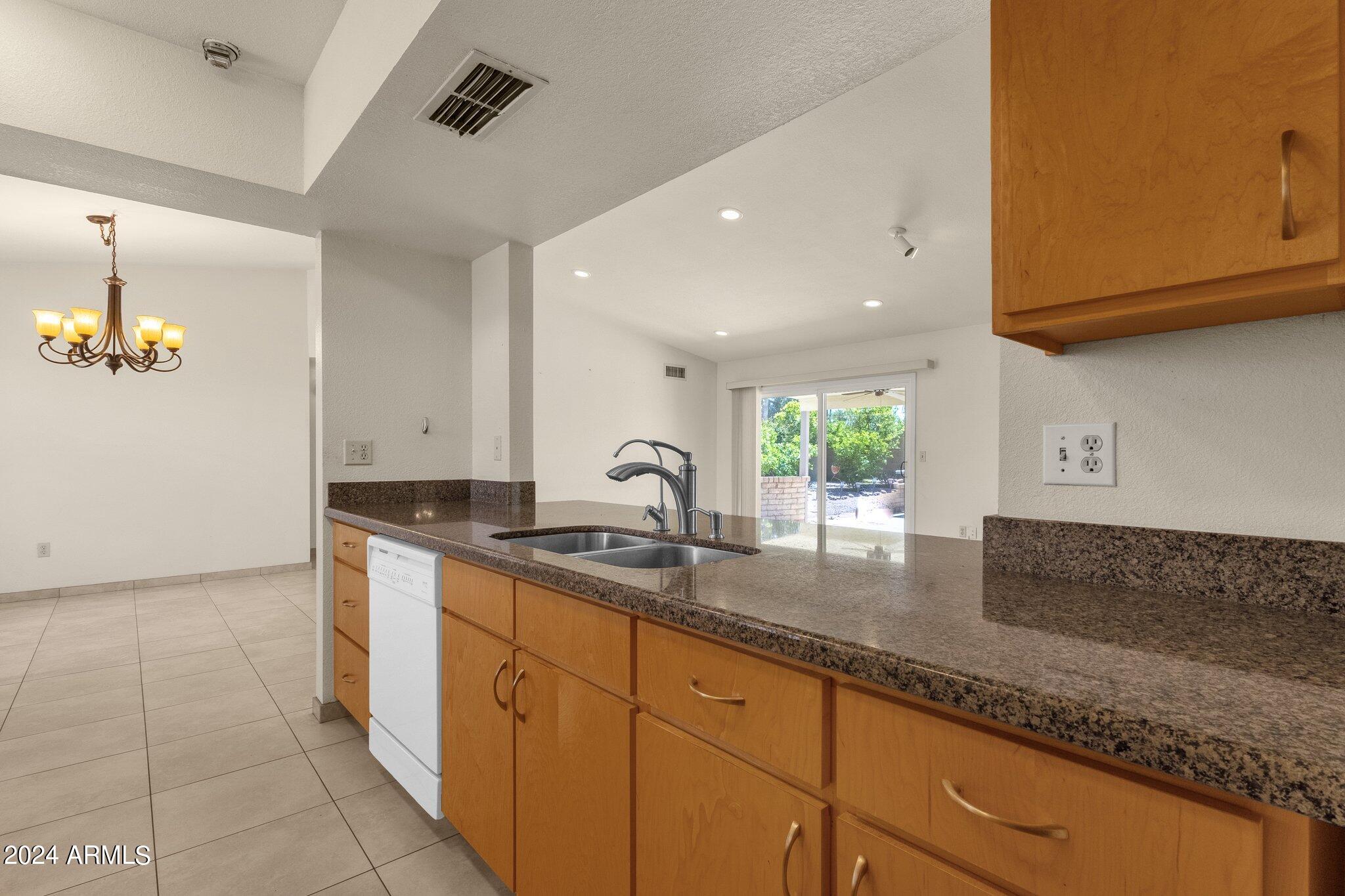 861 W CHEYENNE Drive