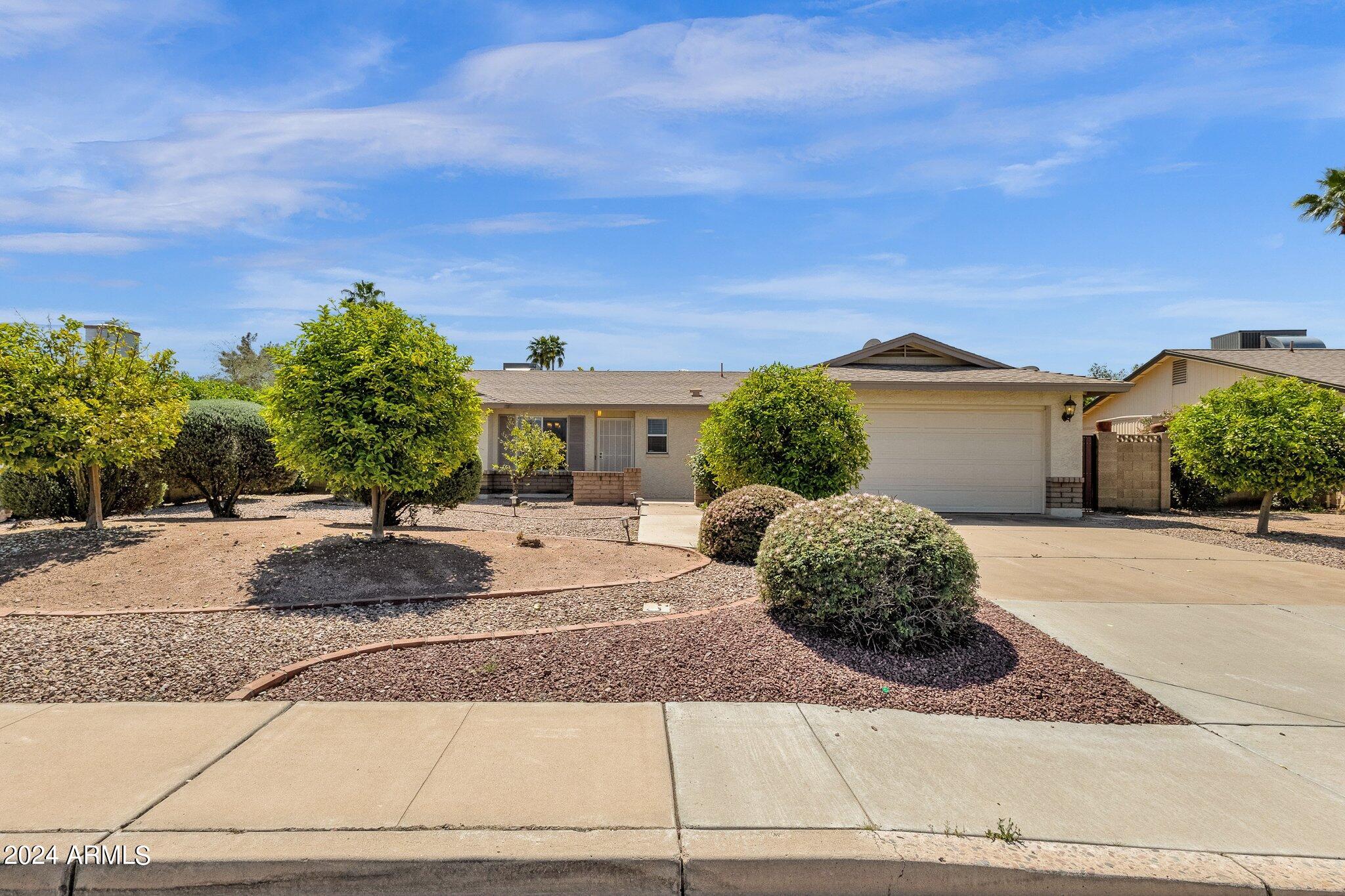 861 W CHEYENNE Drive