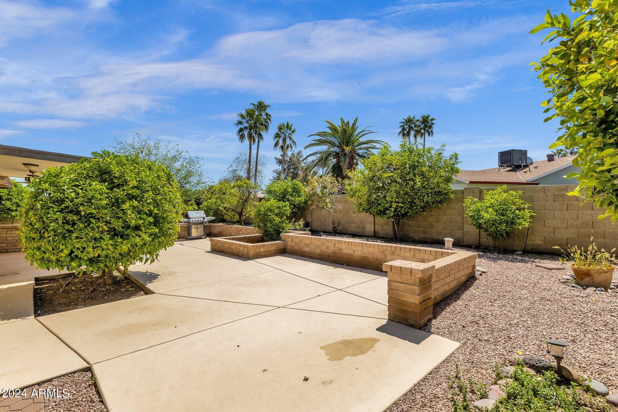 861 W CHEYENNE Drive