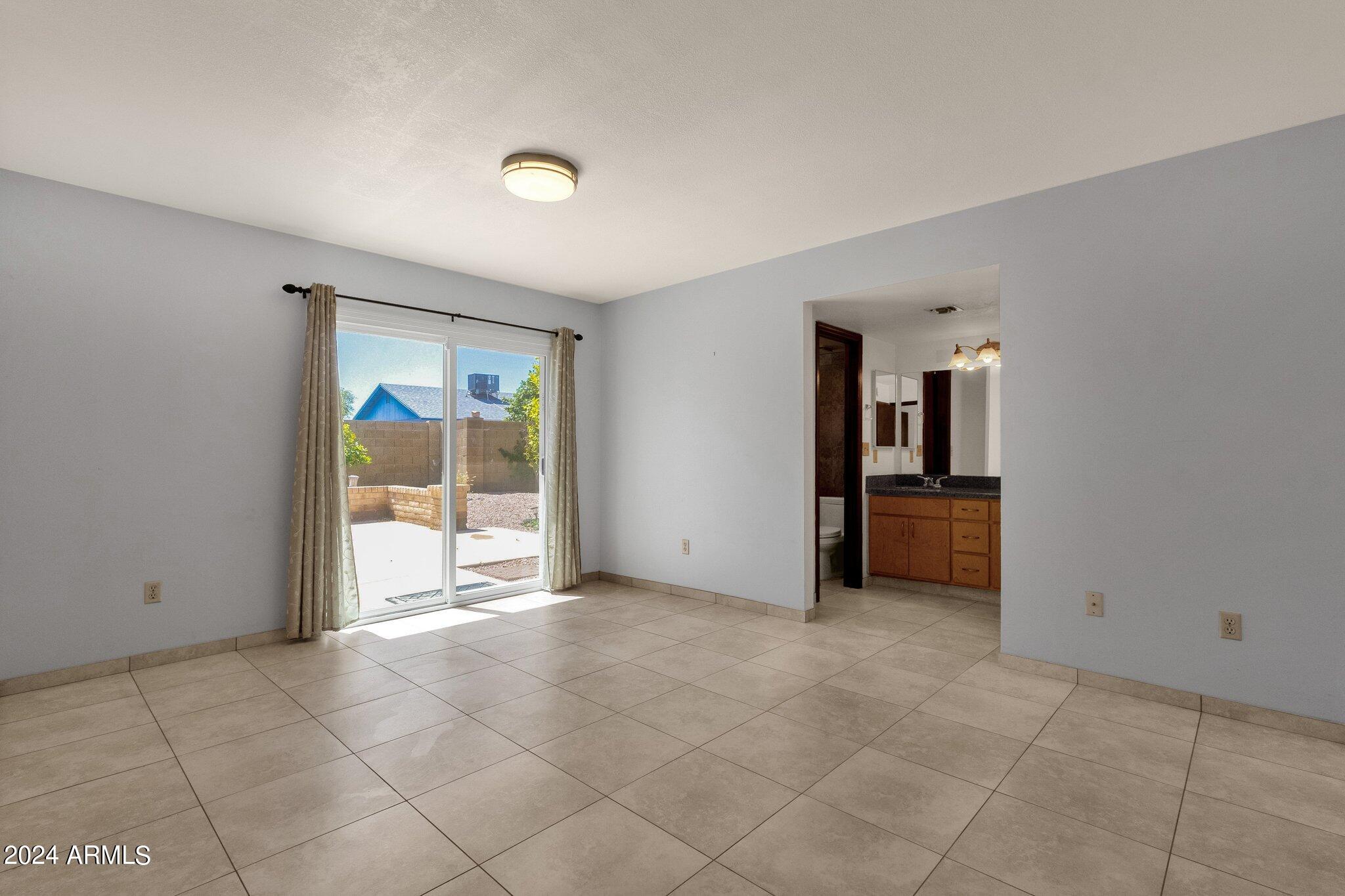 861 W CHEYENNE Drive