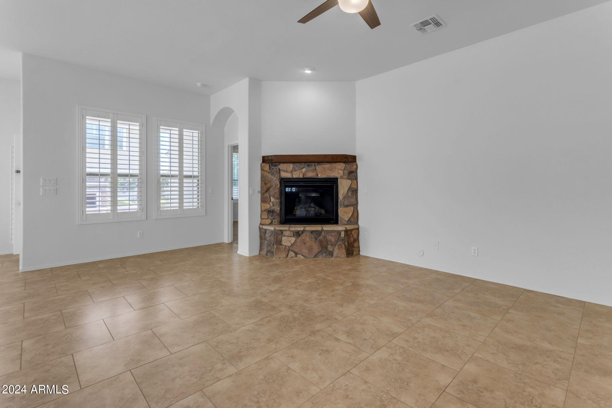 3547 E MESQUITE Street