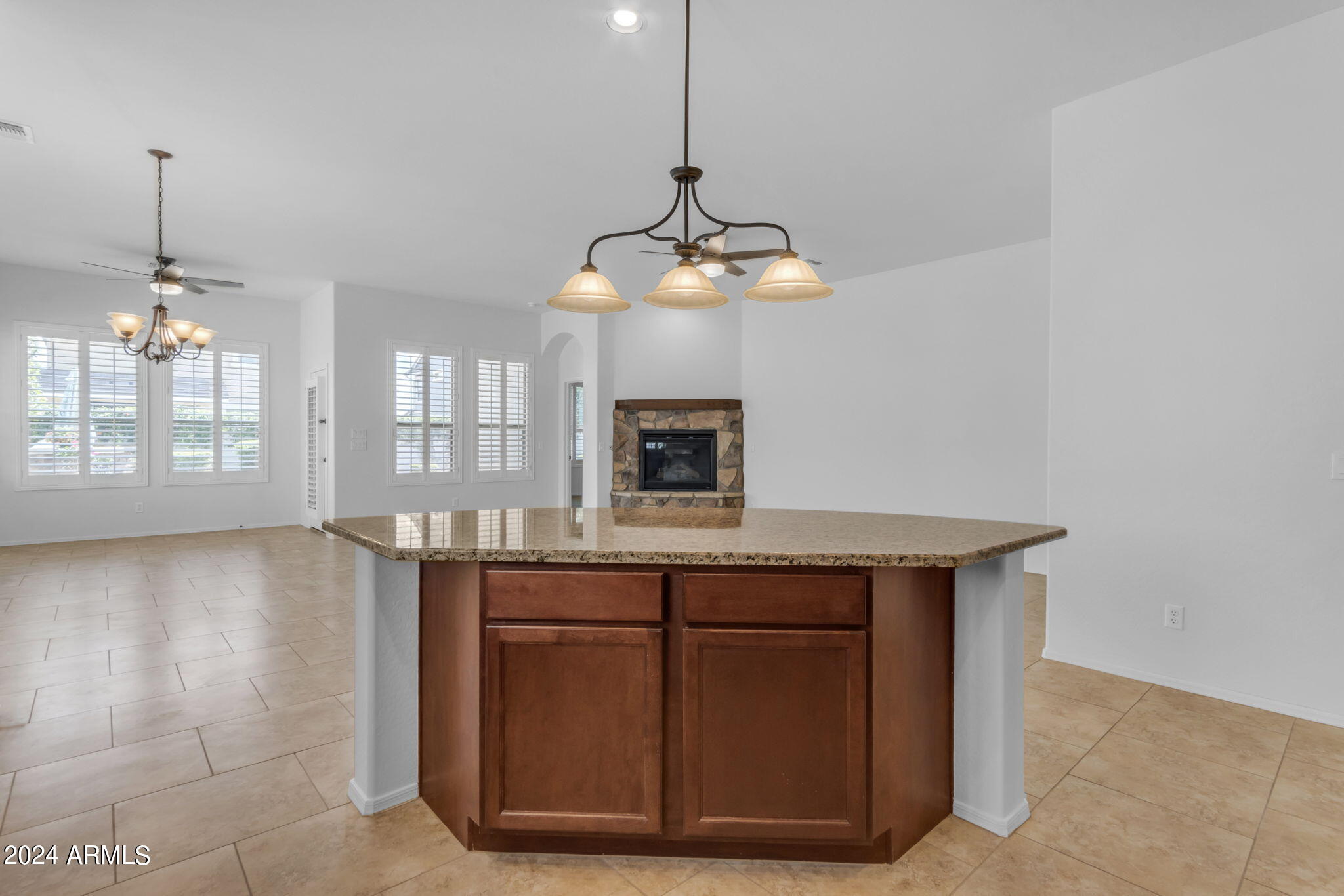 3547 E MESQUITE Street