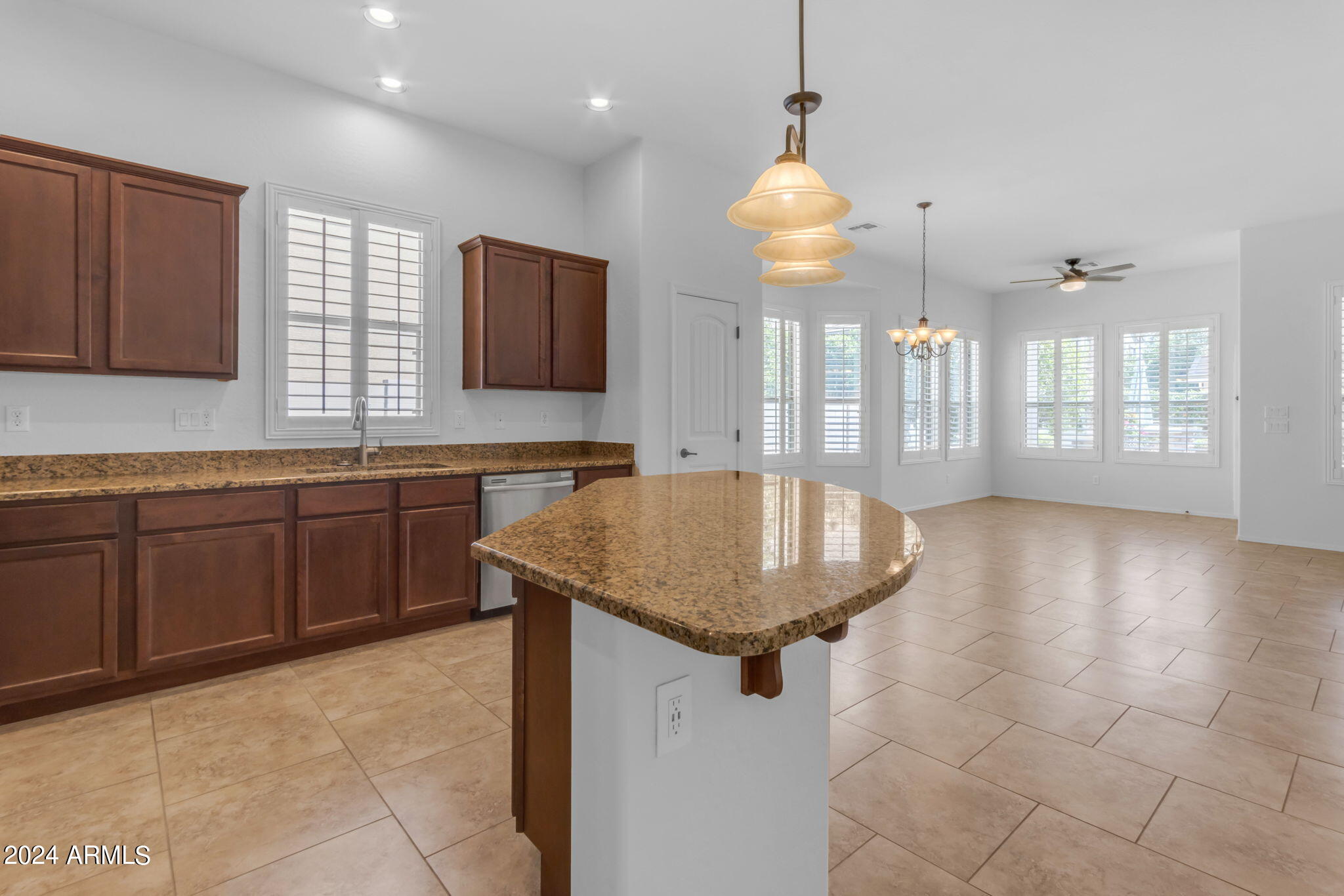 3547 E MESQUITE Street