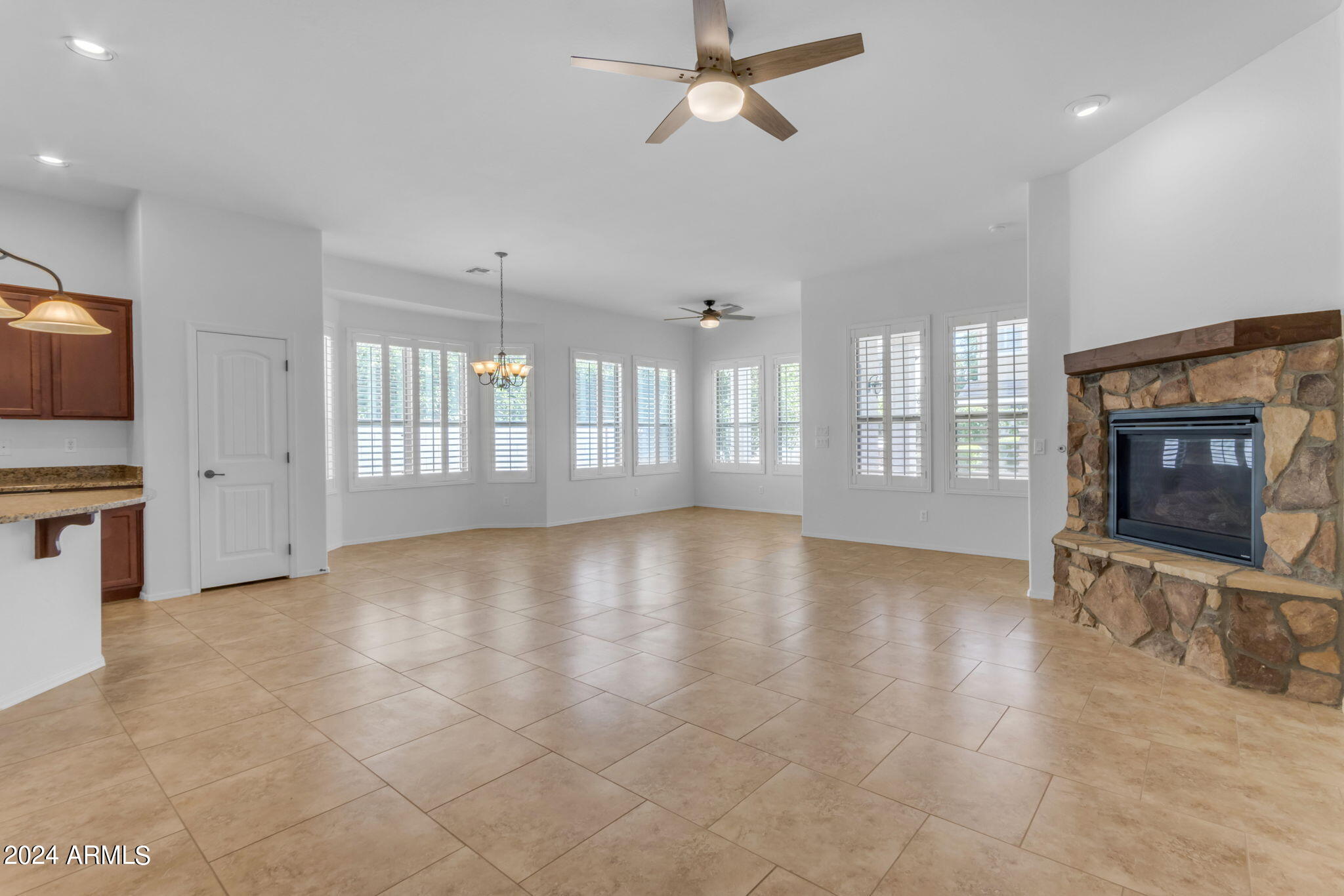 3547 E MESQUITE Street