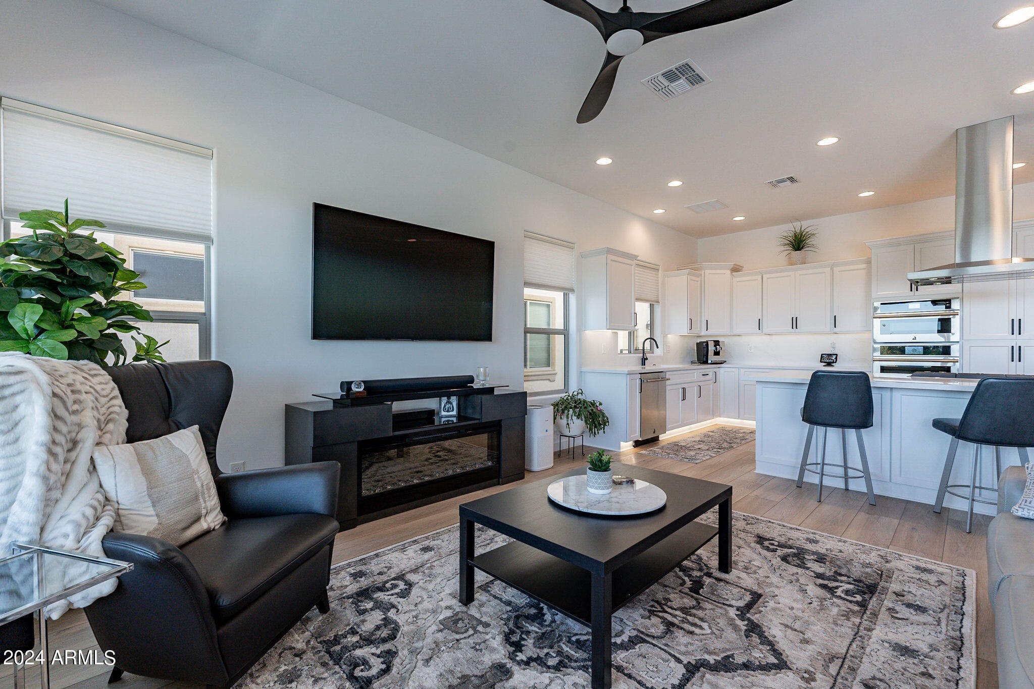 261 E BRACCIANO Avenue