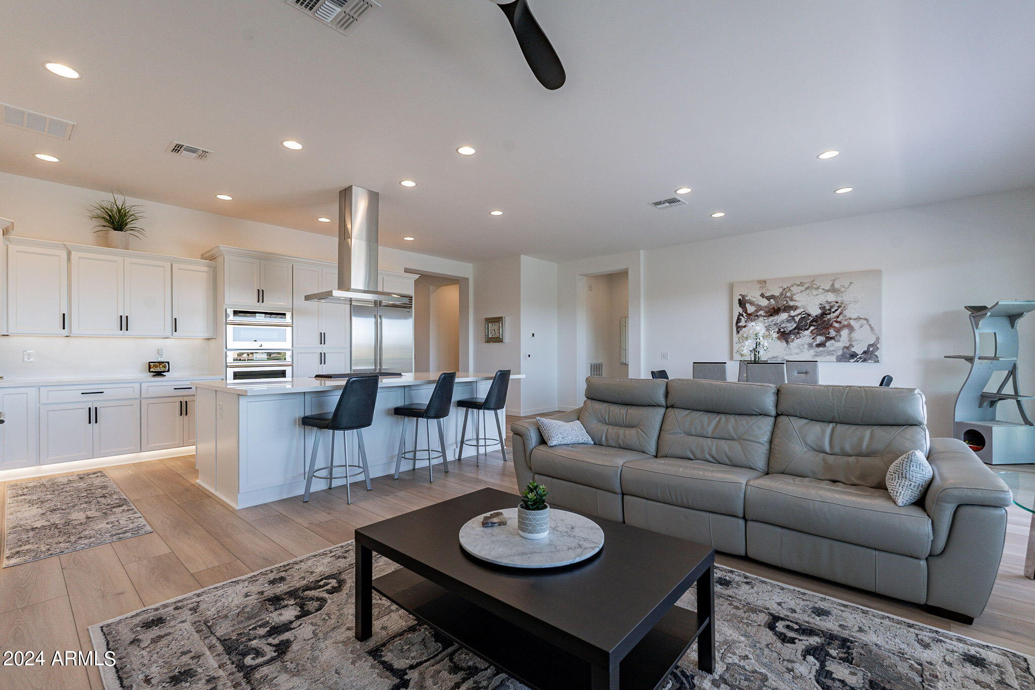 261 E BRACCIANO Avenue