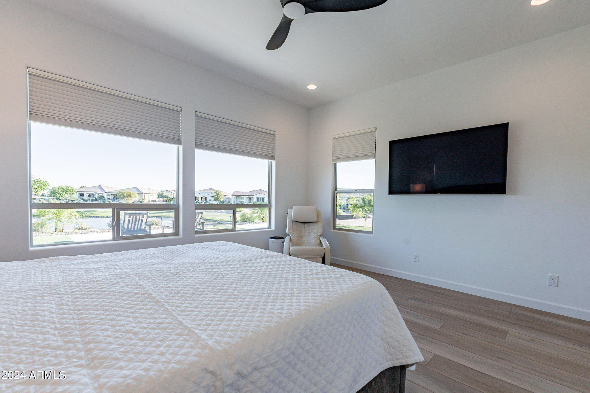 261 E BRACCIANO Avenue