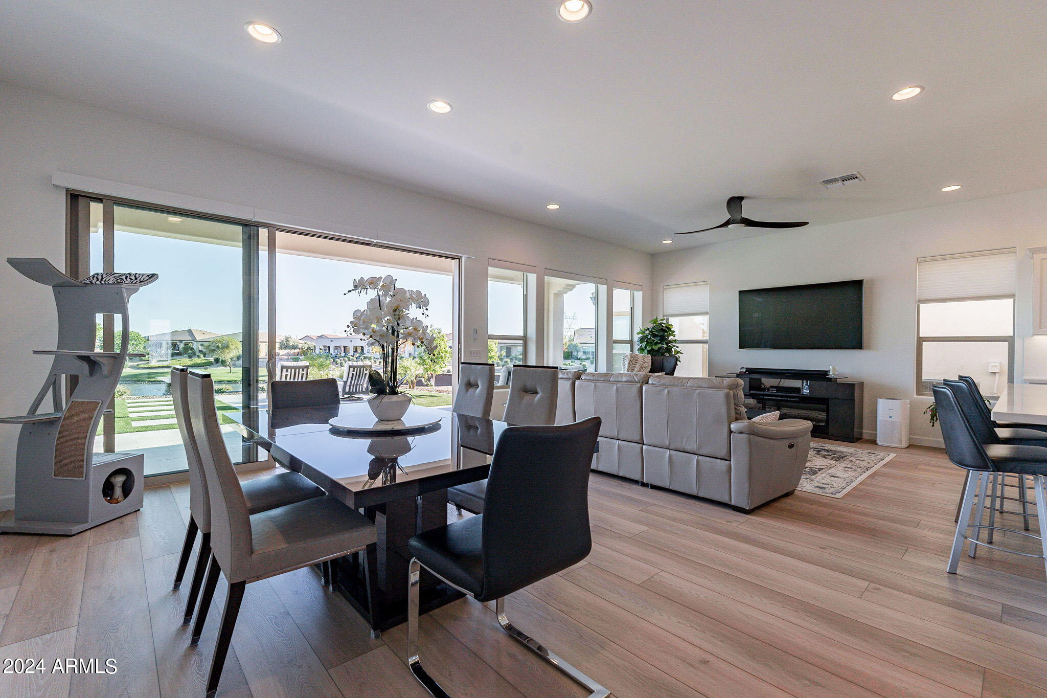 261 E BRACCIANO Avenue