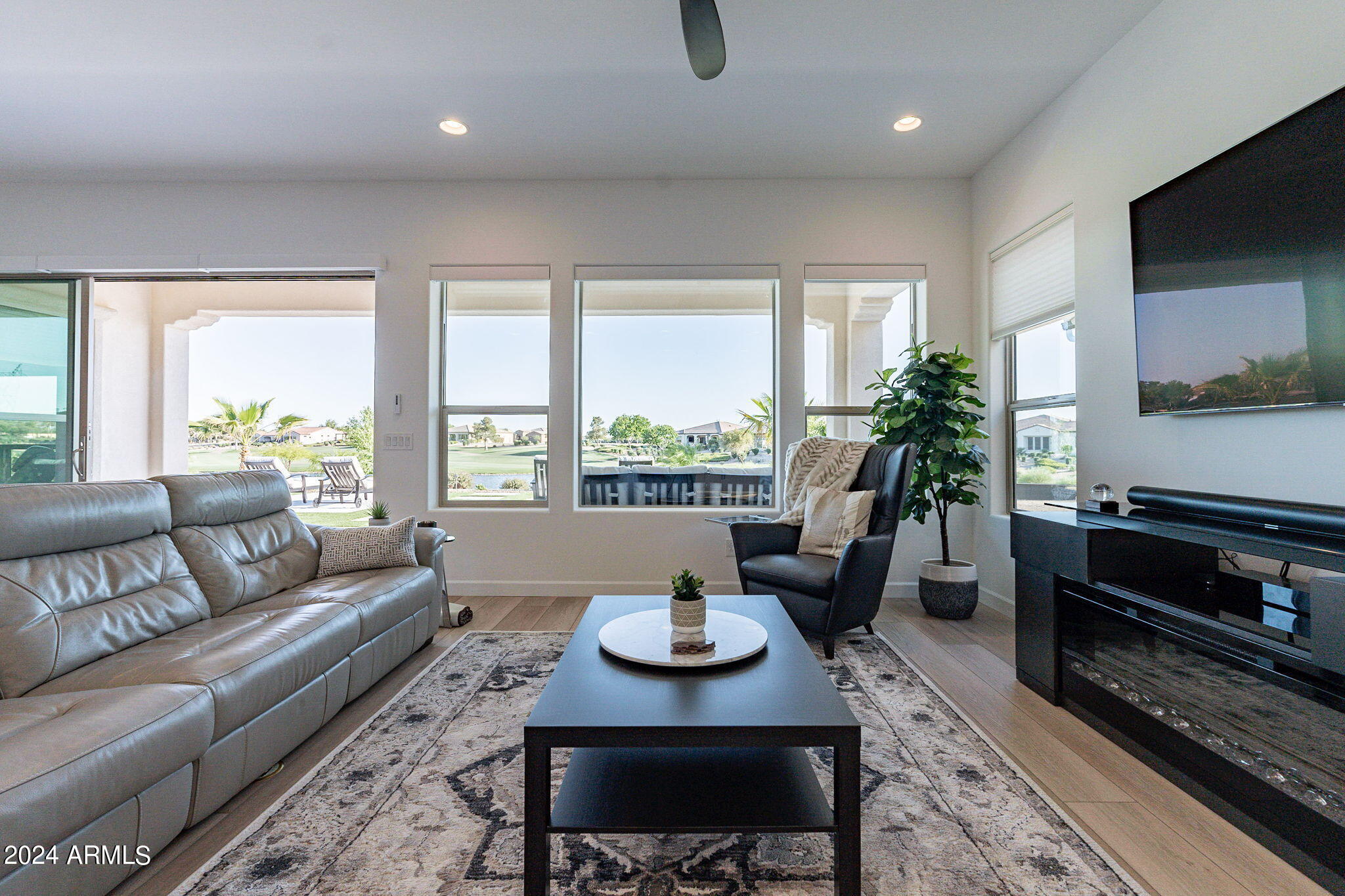 261 E BRACCIANO Avenue