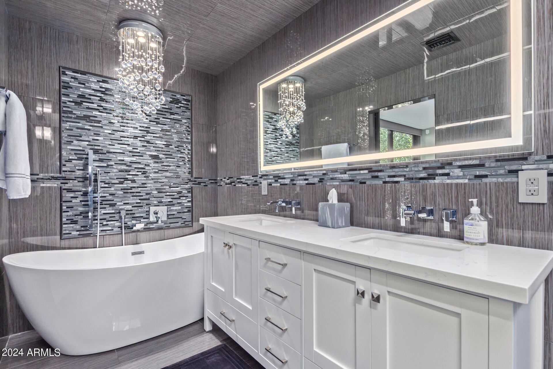 7771 E VALLEY VISTA Lane