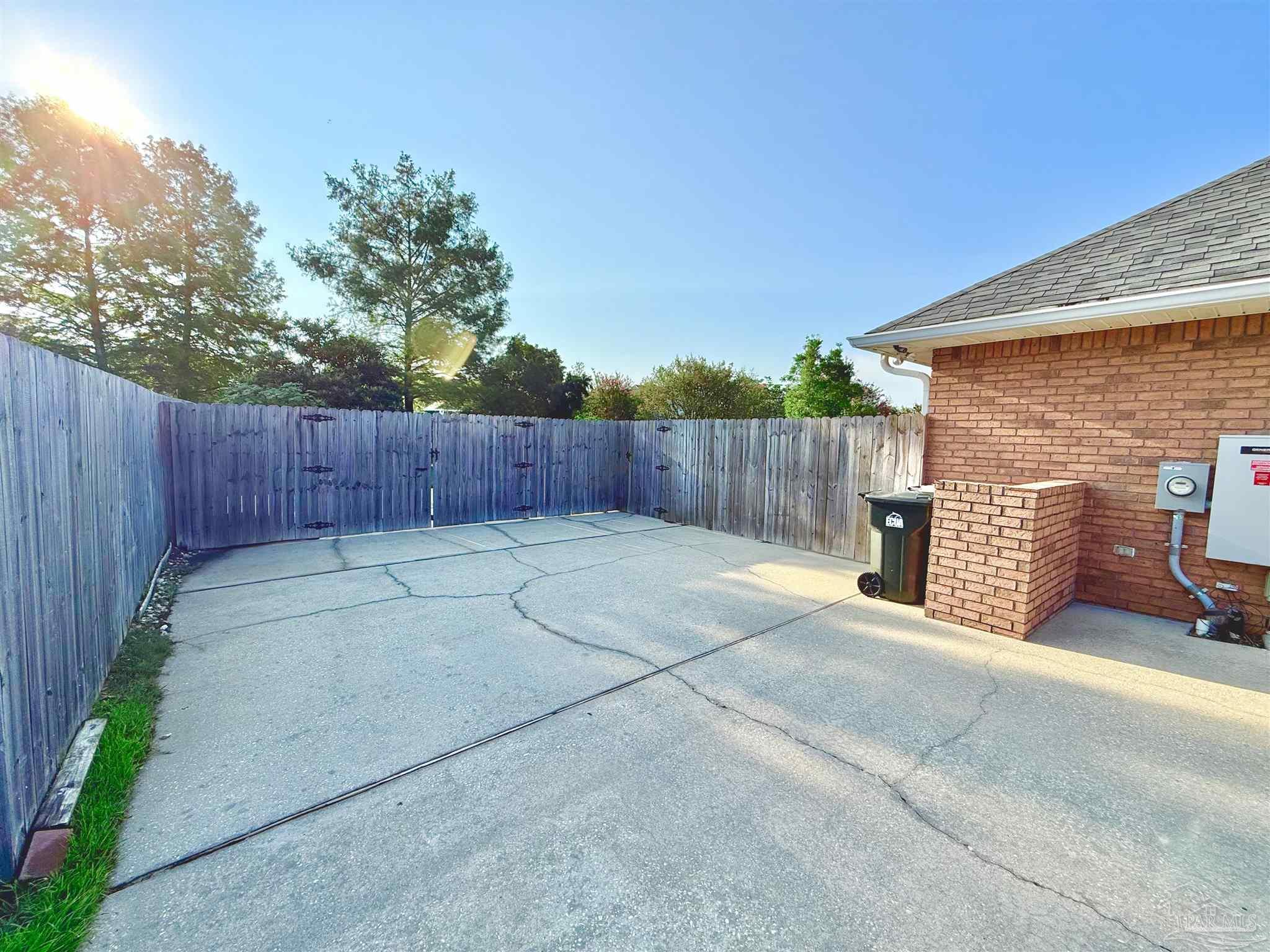 412 Mayberry St