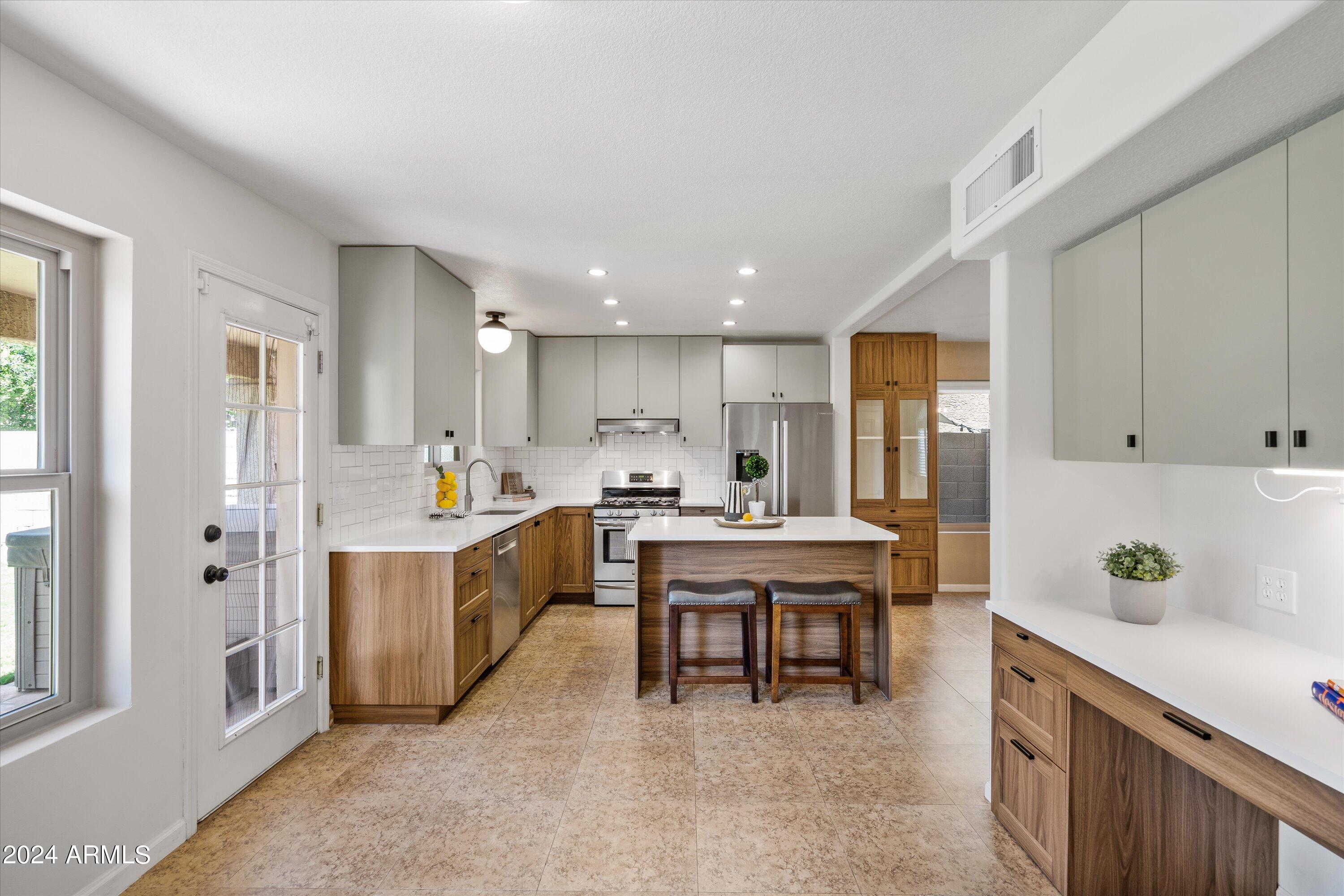 1044 N LONGMORE Street