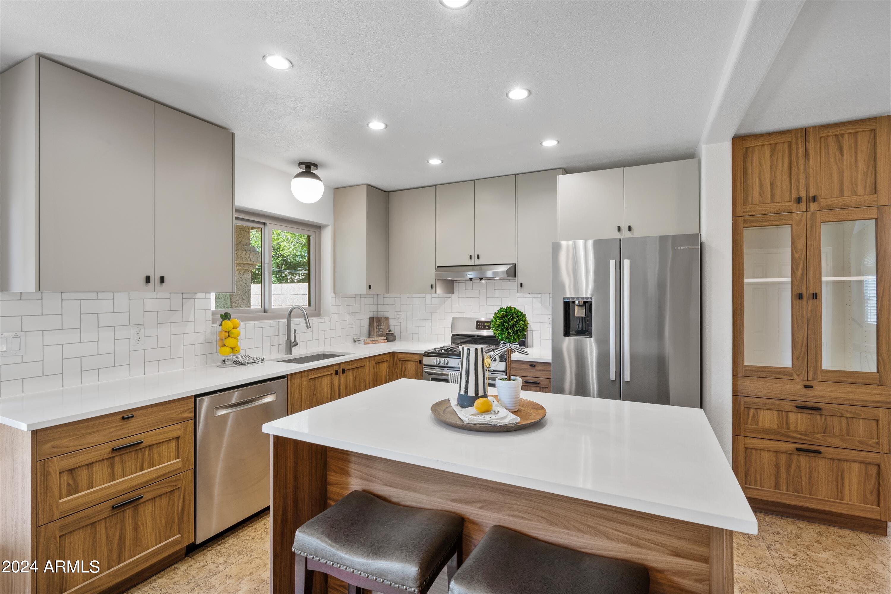 1044 N LONGMORE Street