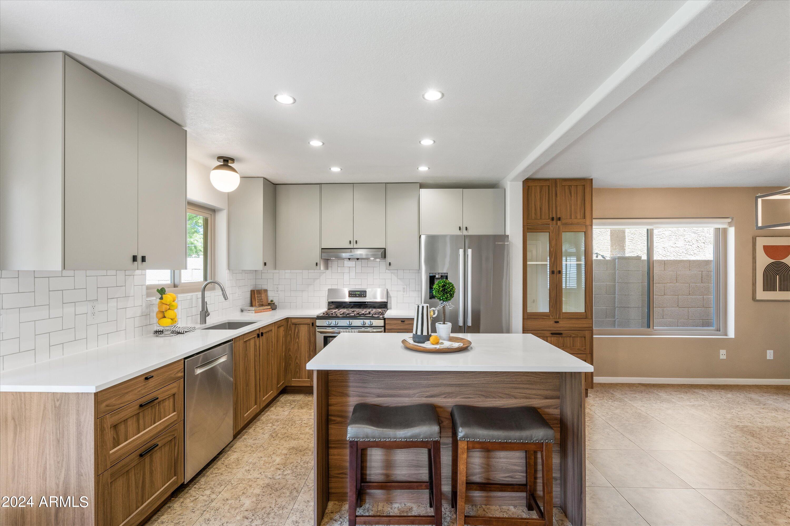 1044 N LONGMORE Street