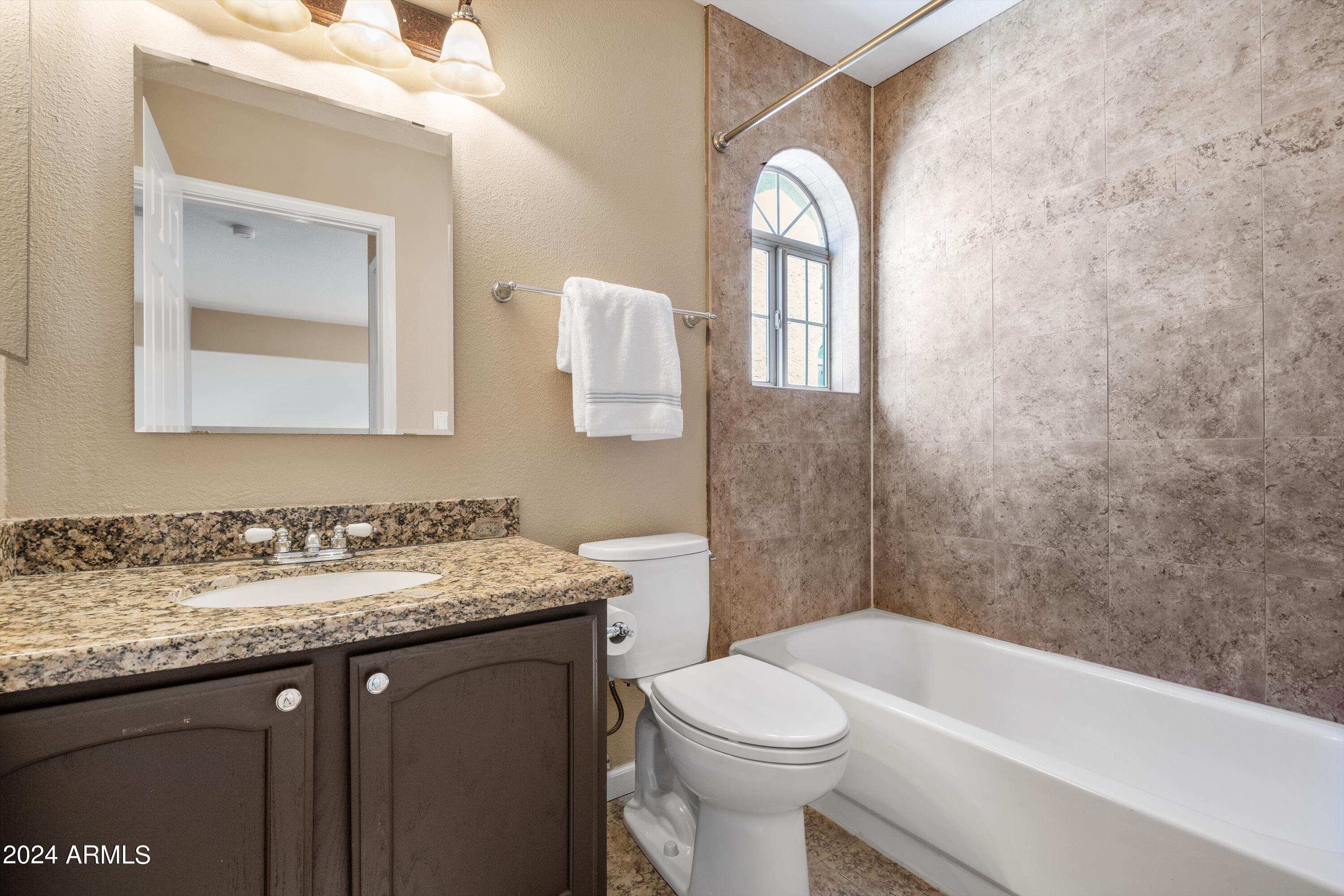 1044 N LONGMORE Street