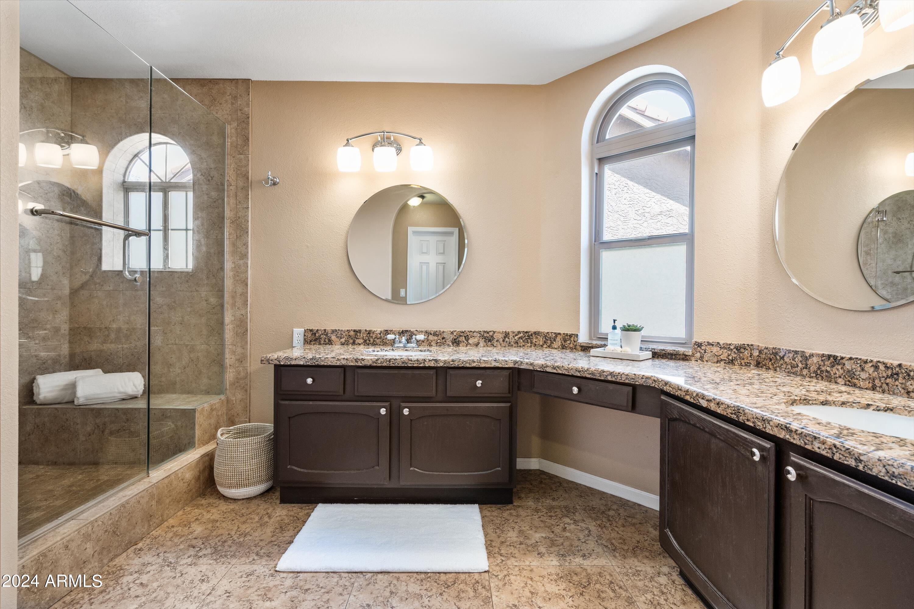 1044 N LONGMORE Street