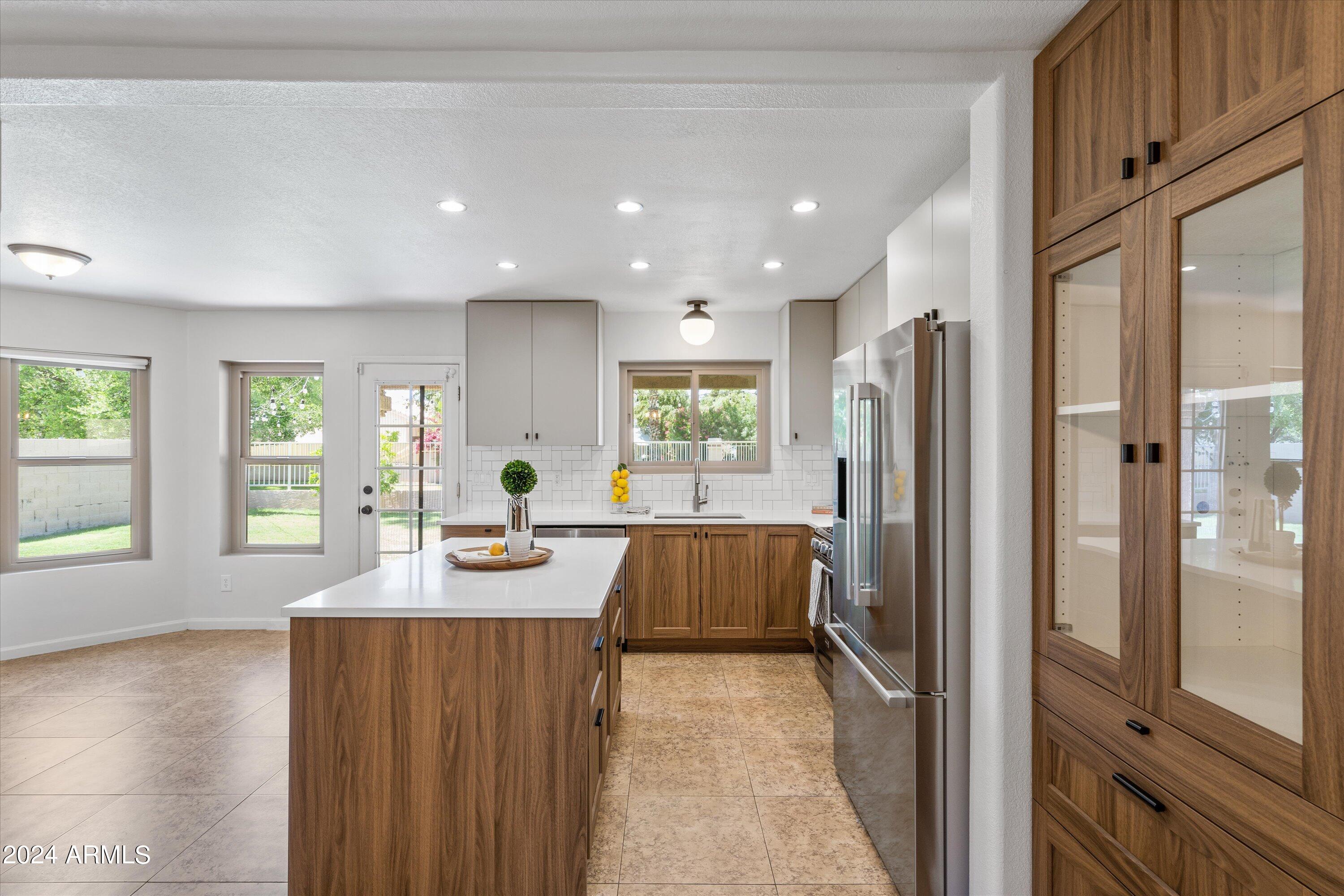 1044 N LONGMORE Street