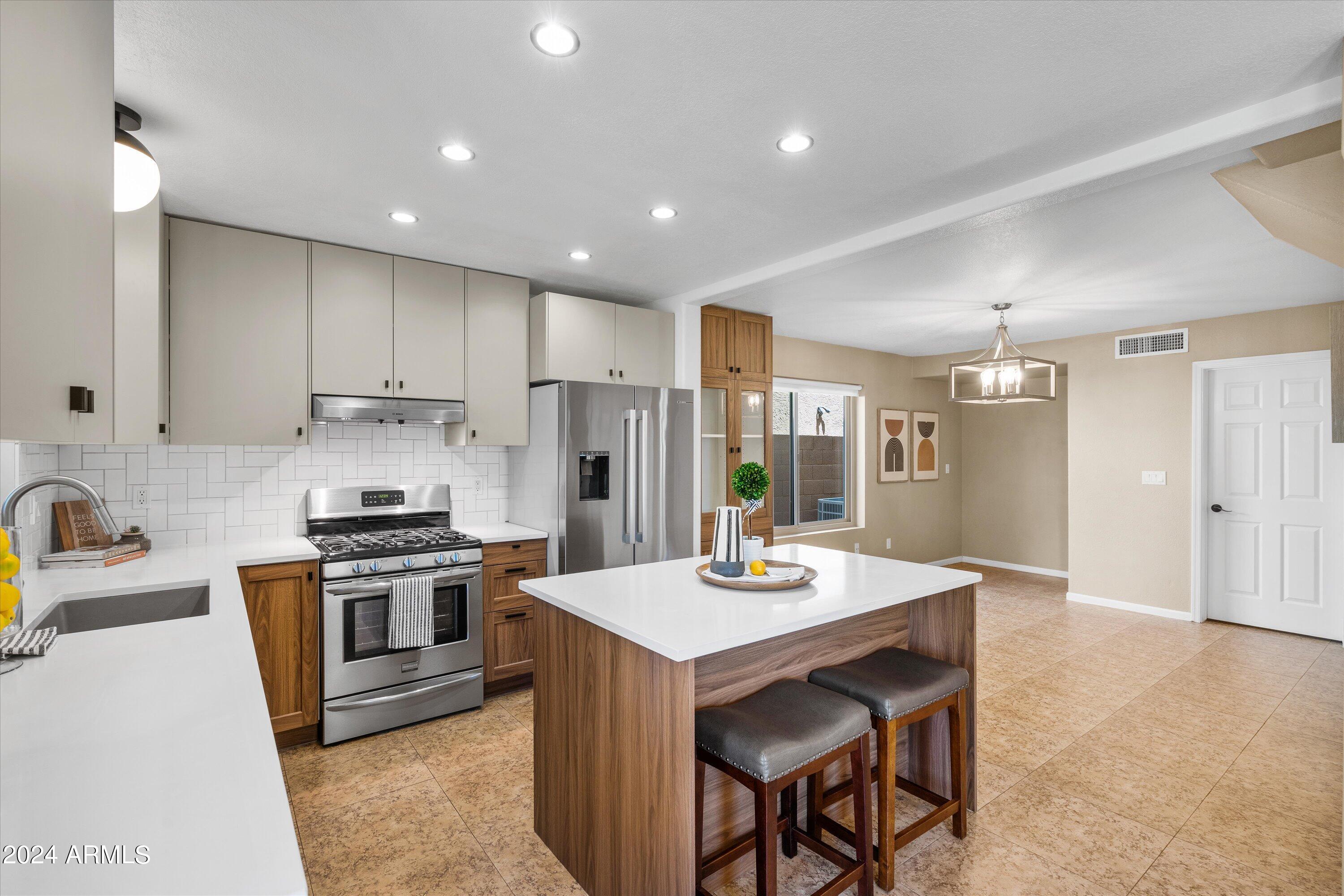 1044 N LONGMORE Street