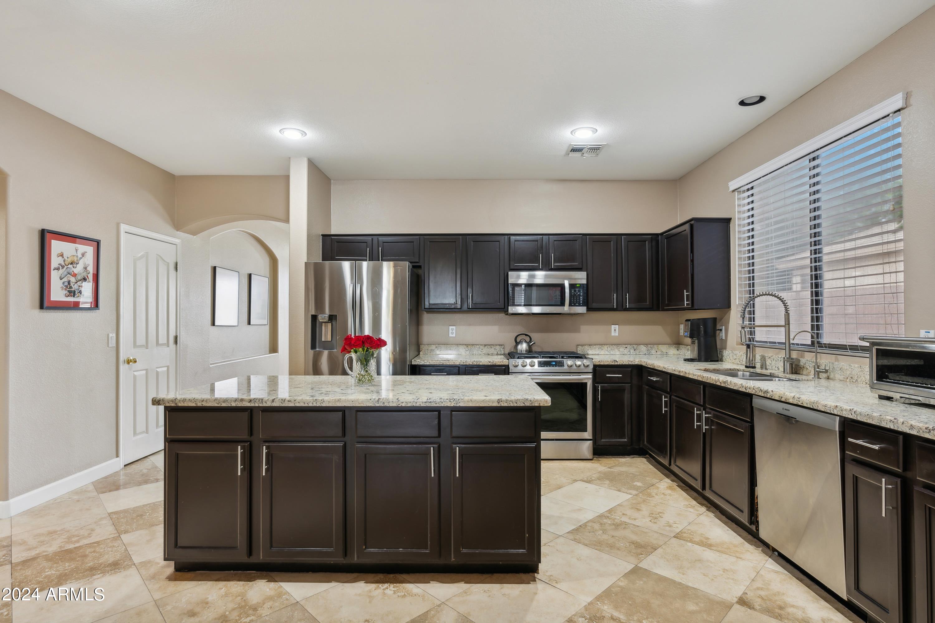 2051 E AUGUSTA Avenue