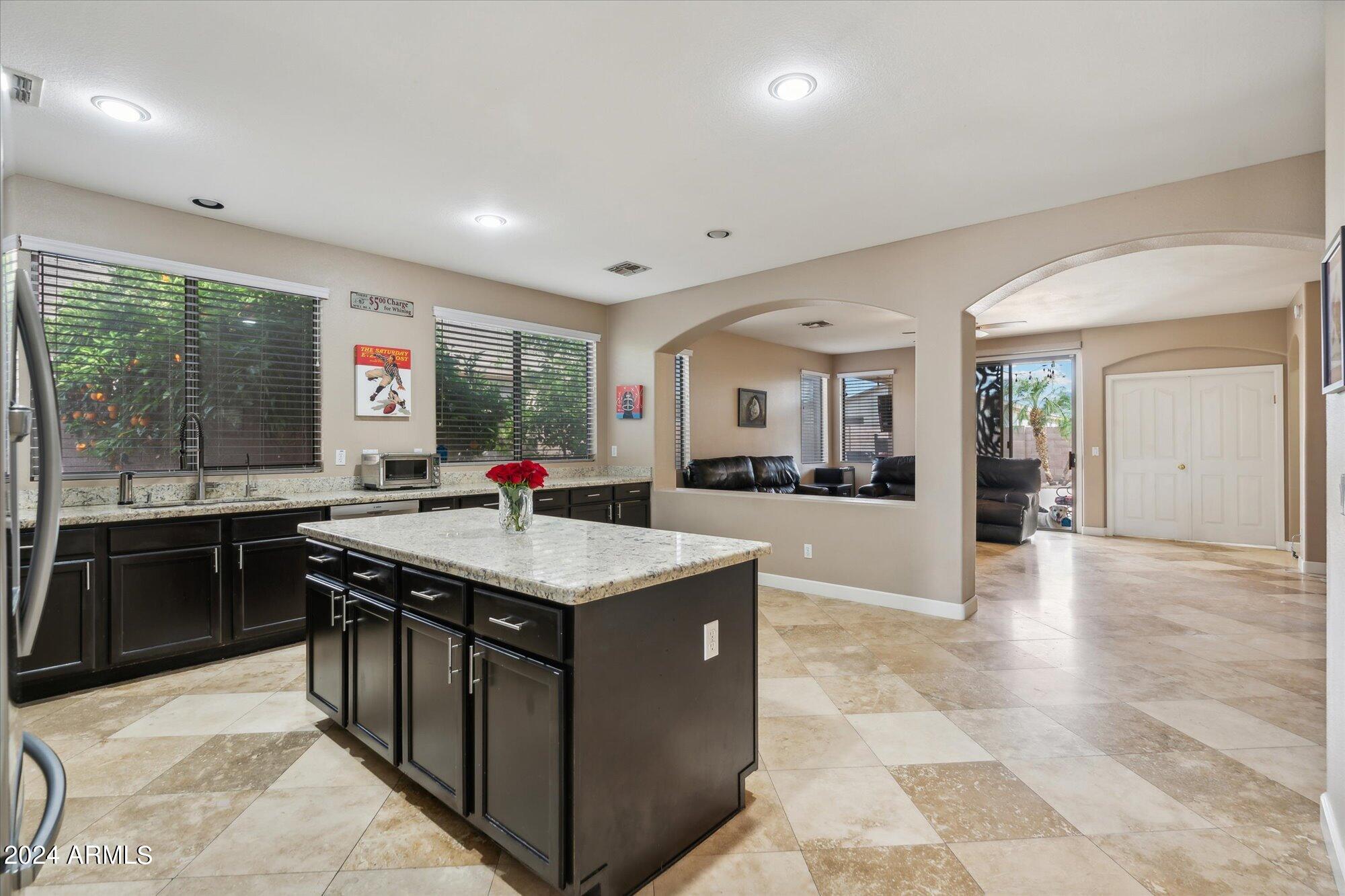 2051 E AUGUSTA Avenue