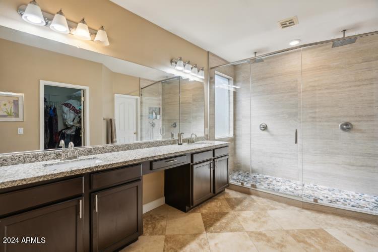 2051 E AUGUSTA Avenue