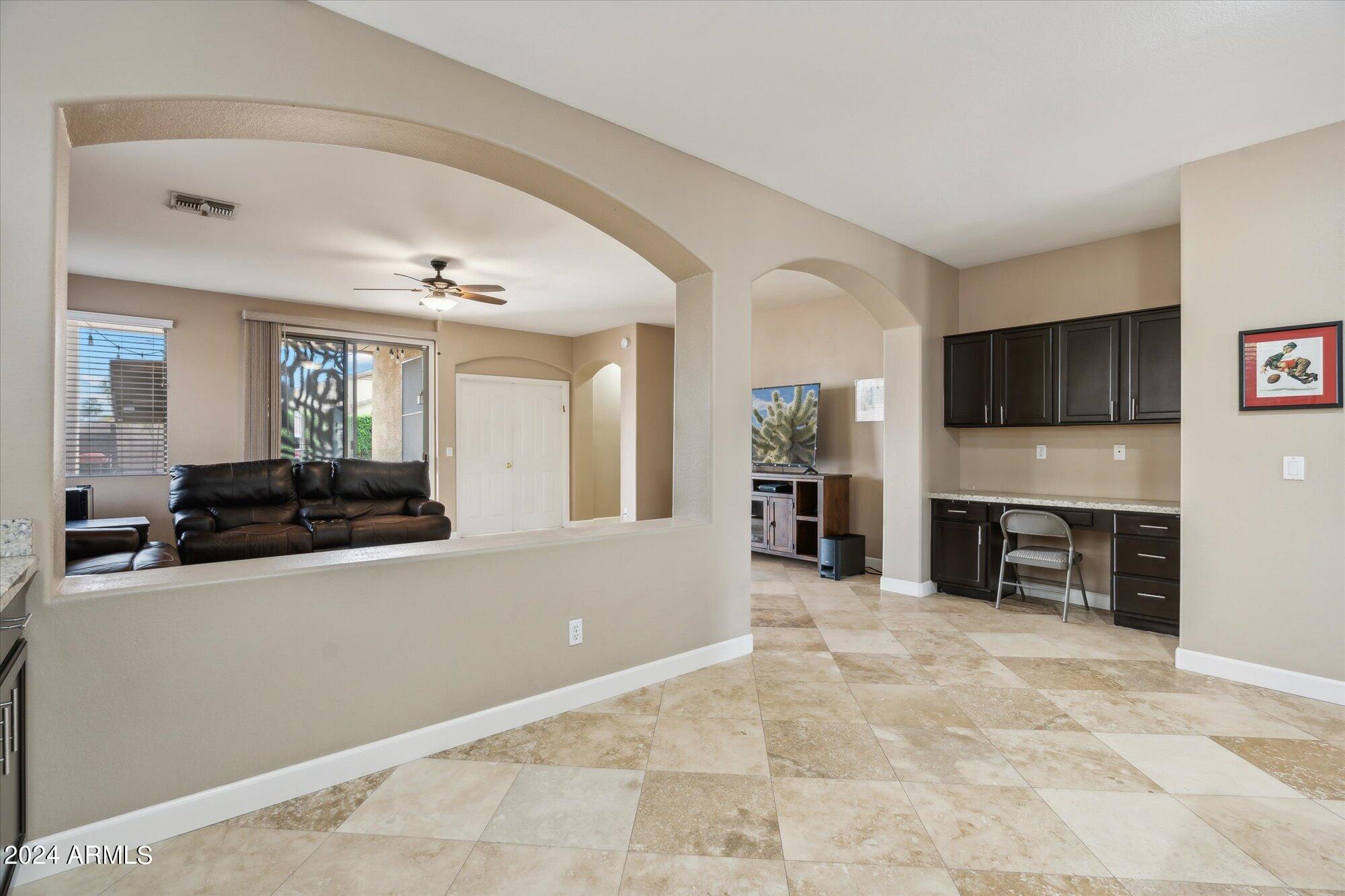 2051 E AUGUSTA Avenue