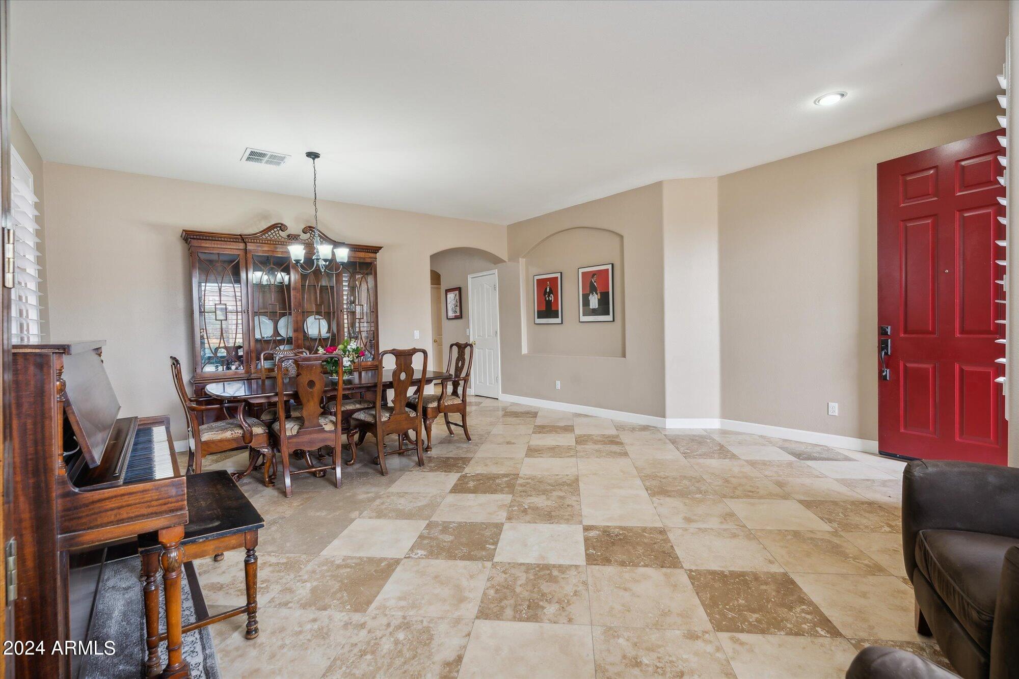 2051 E AUGUSTA Avenue