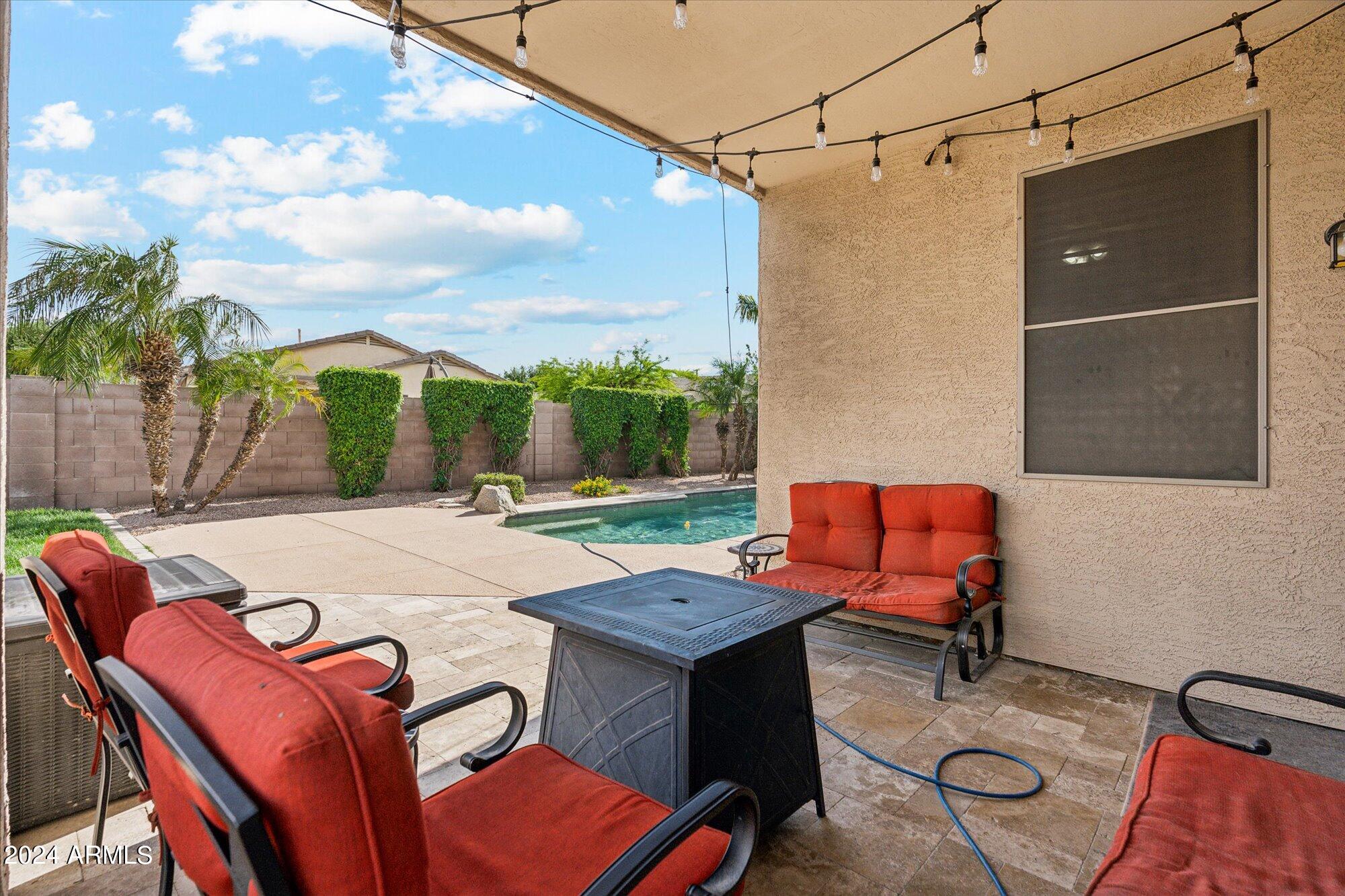 2051 E AUGUSTA Avenue