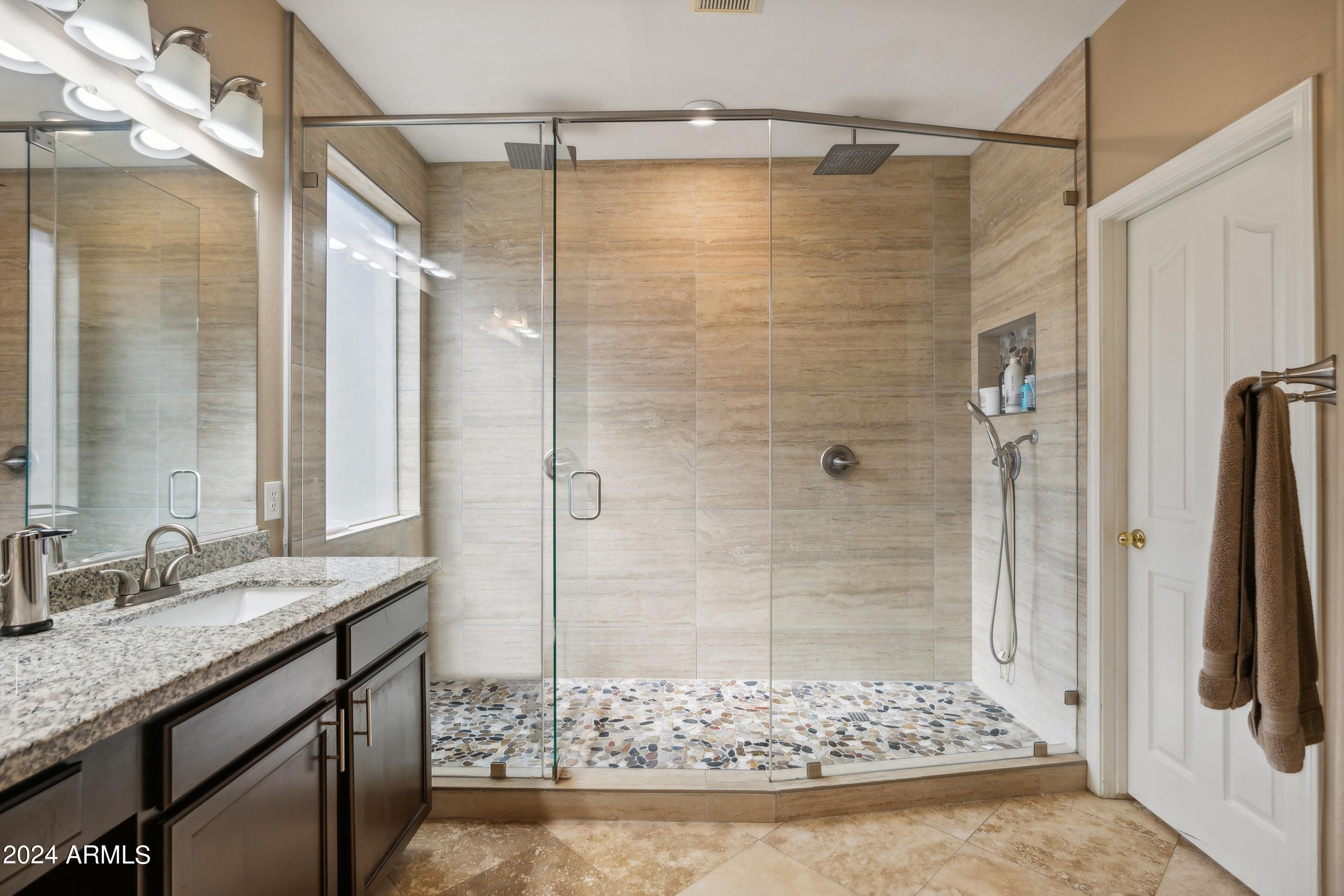 2051 E AUGUSTA Avenue