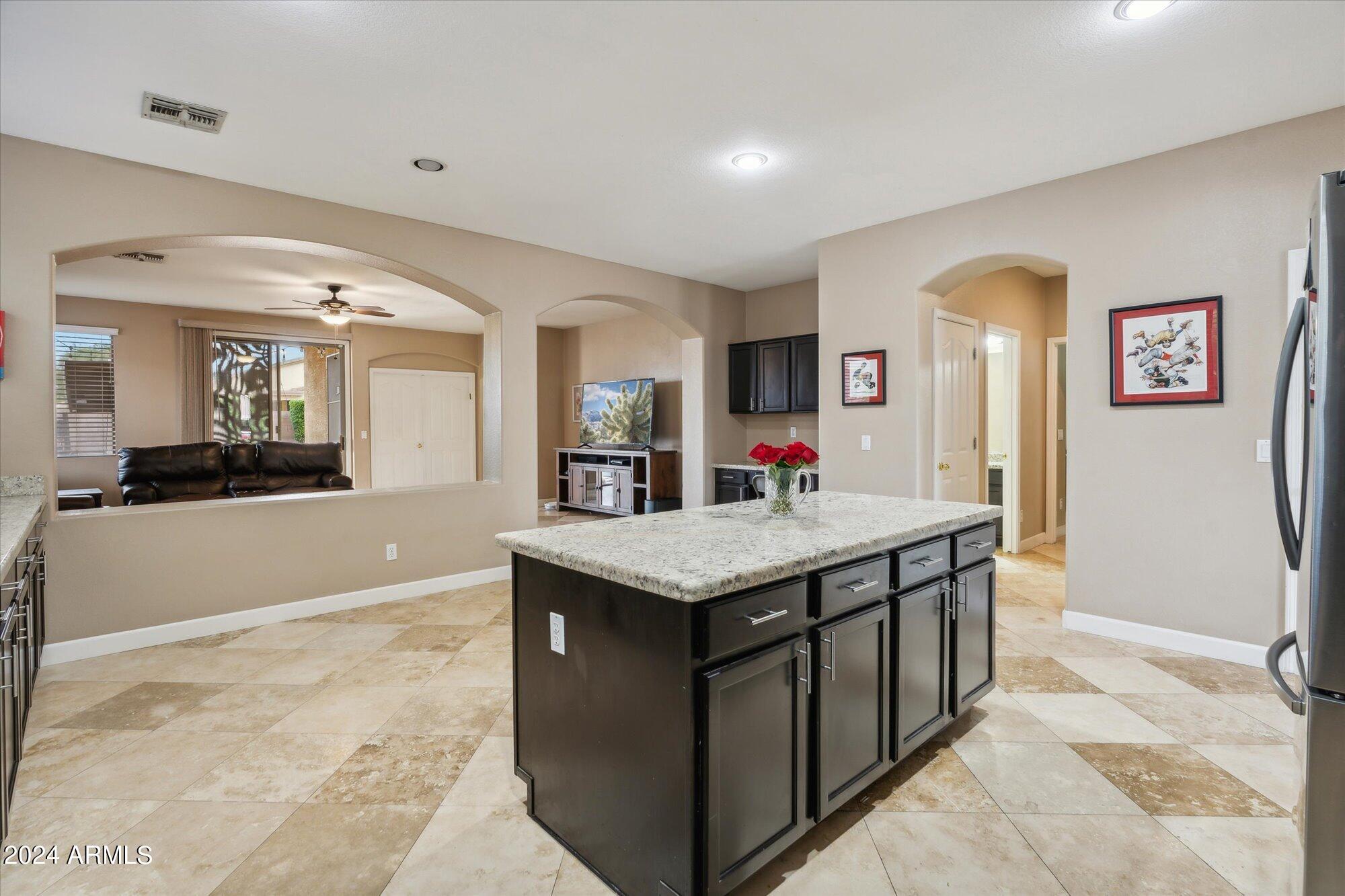 2051 E AUGUSTA Avenue