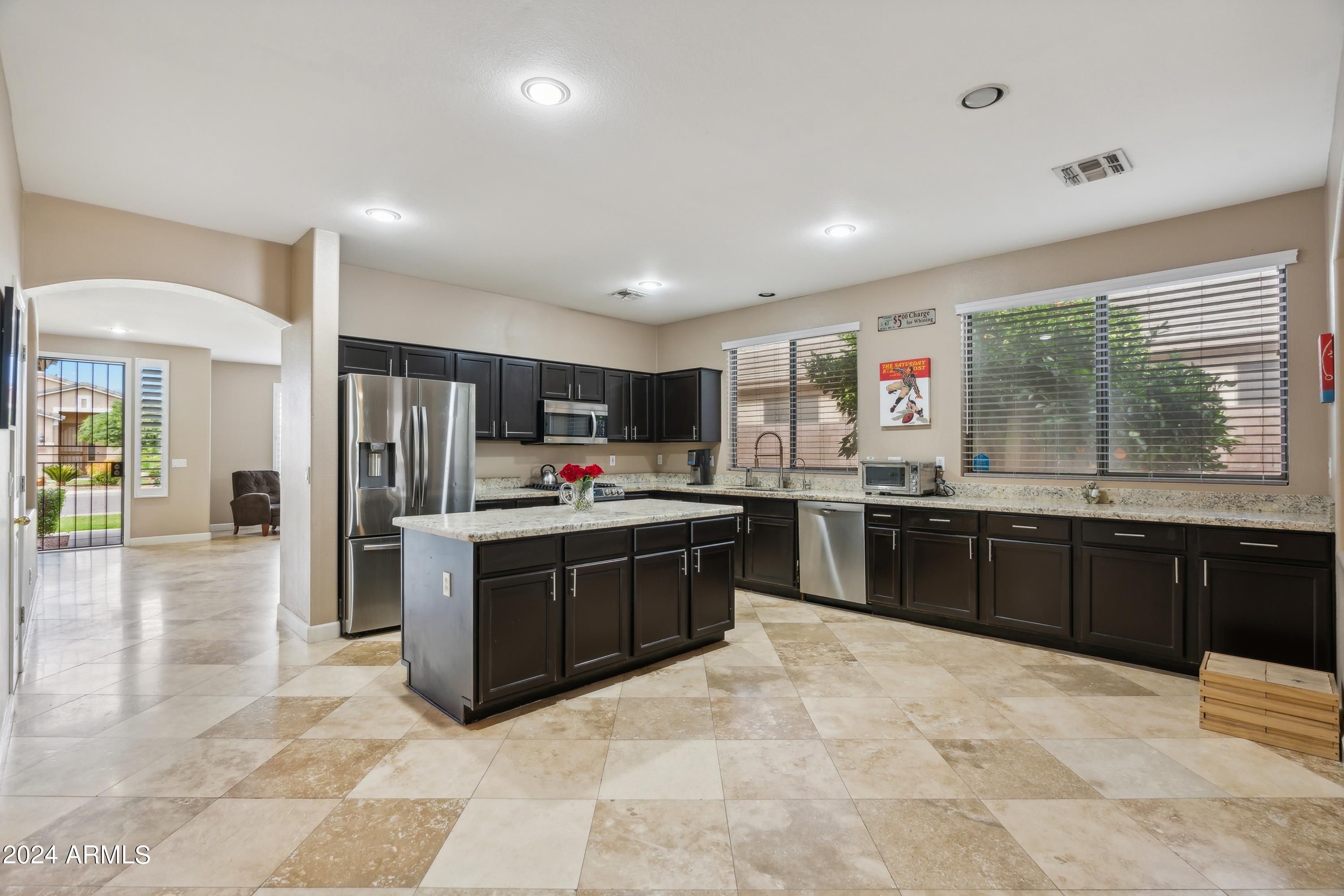 2051 E AUGUSTA Avenue