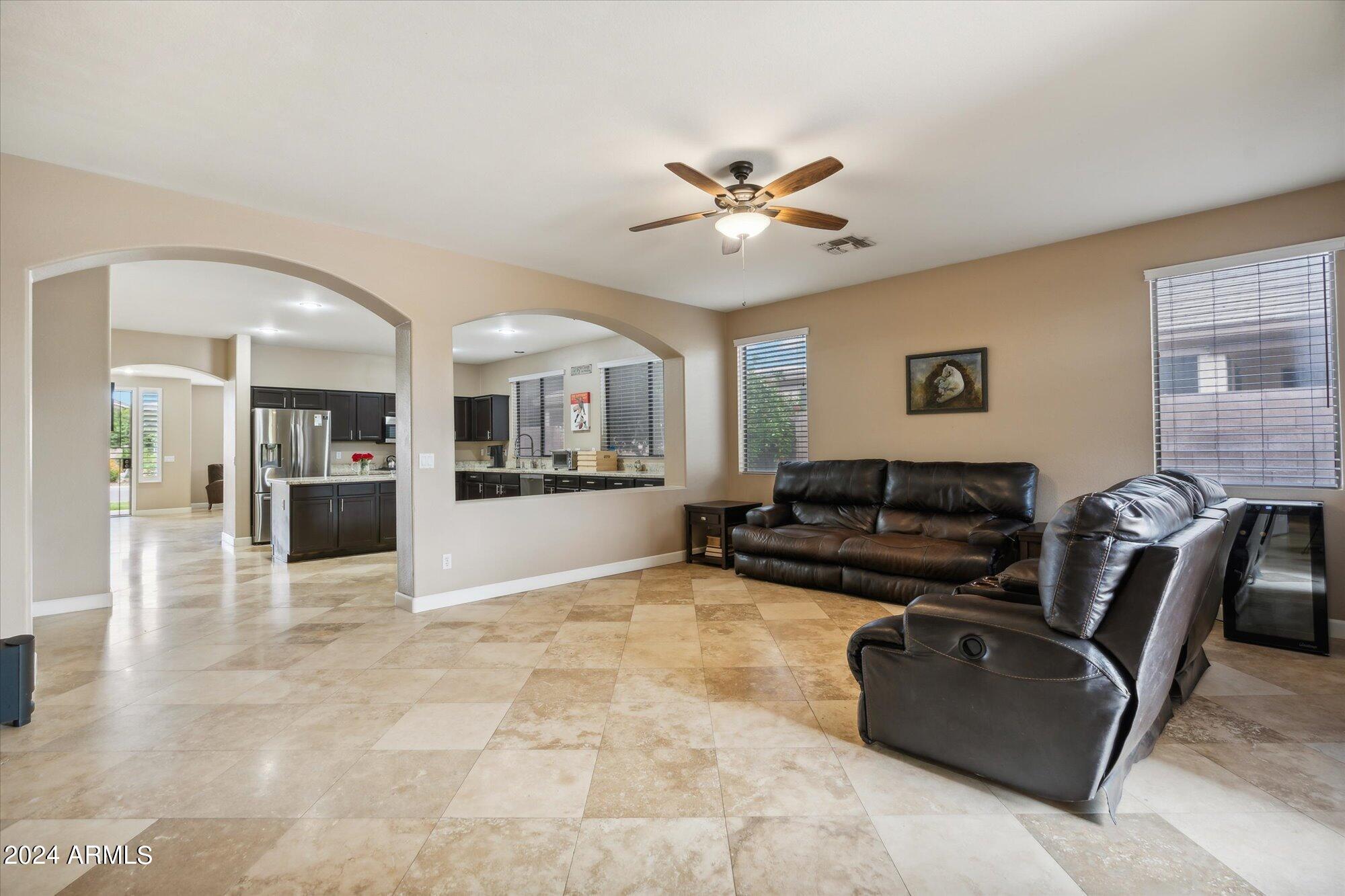 2051 E AUGUSTA Avenue