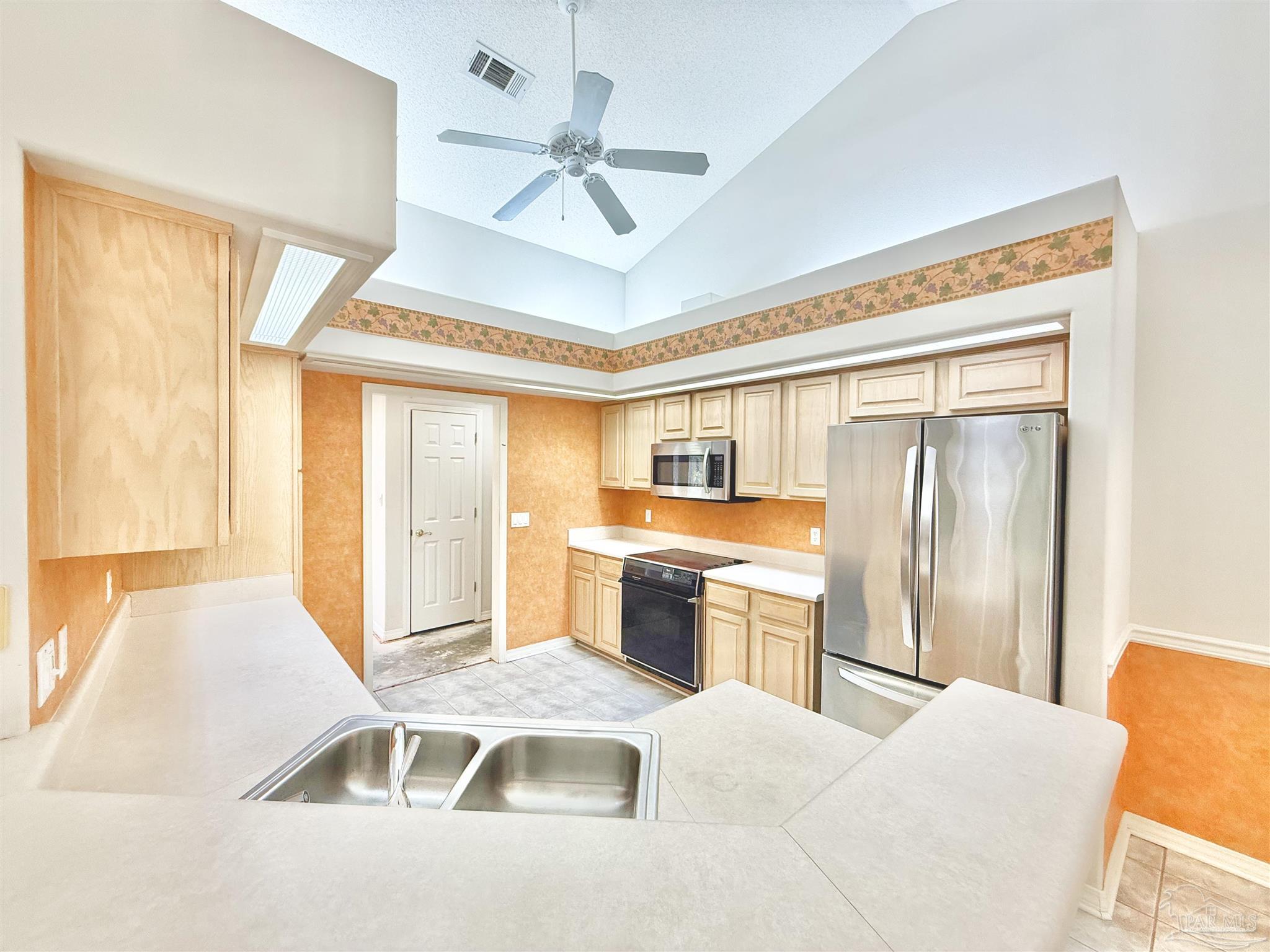 901 Shadow Ridge Dr