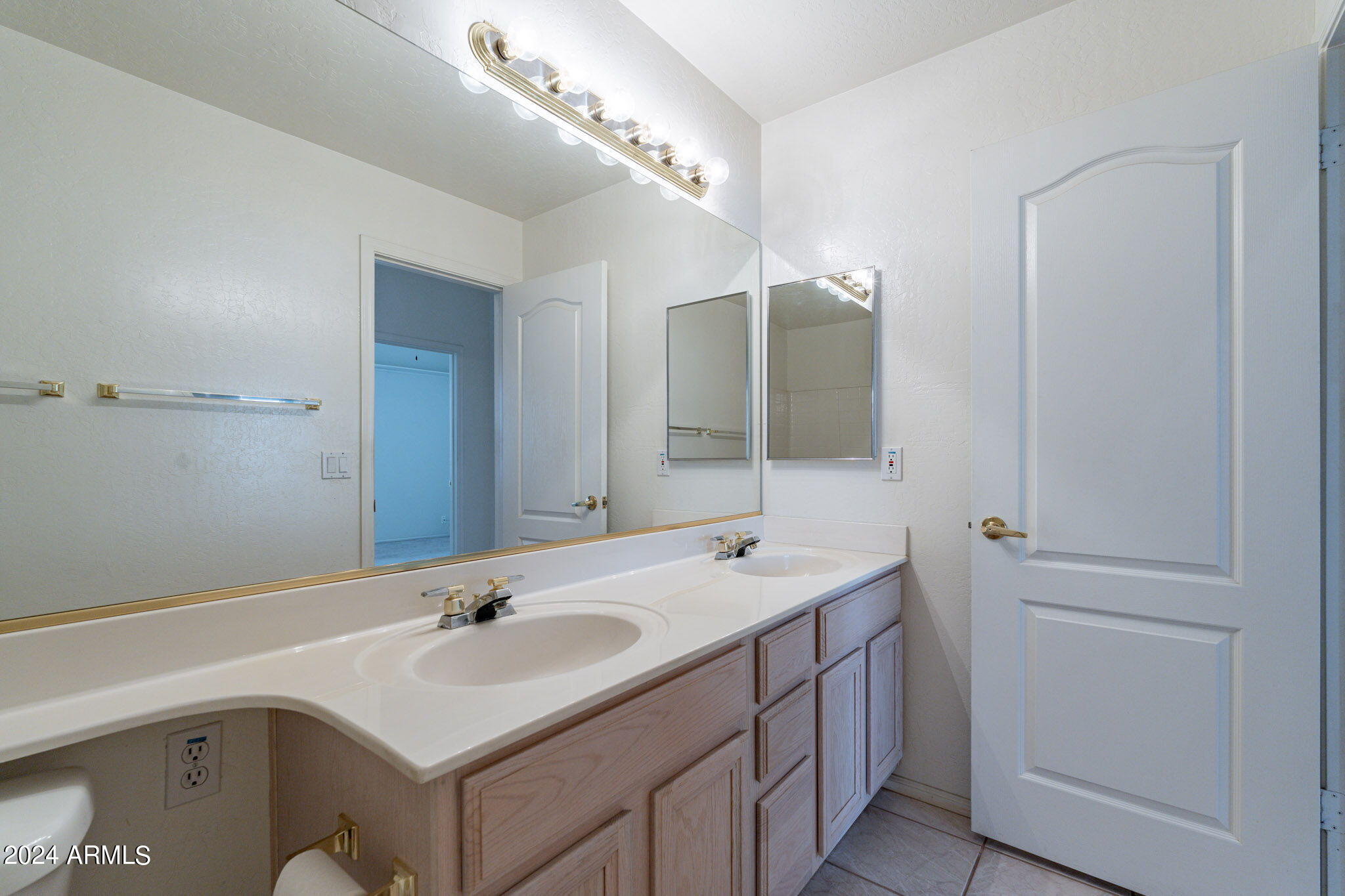 1225 E Presidio Road