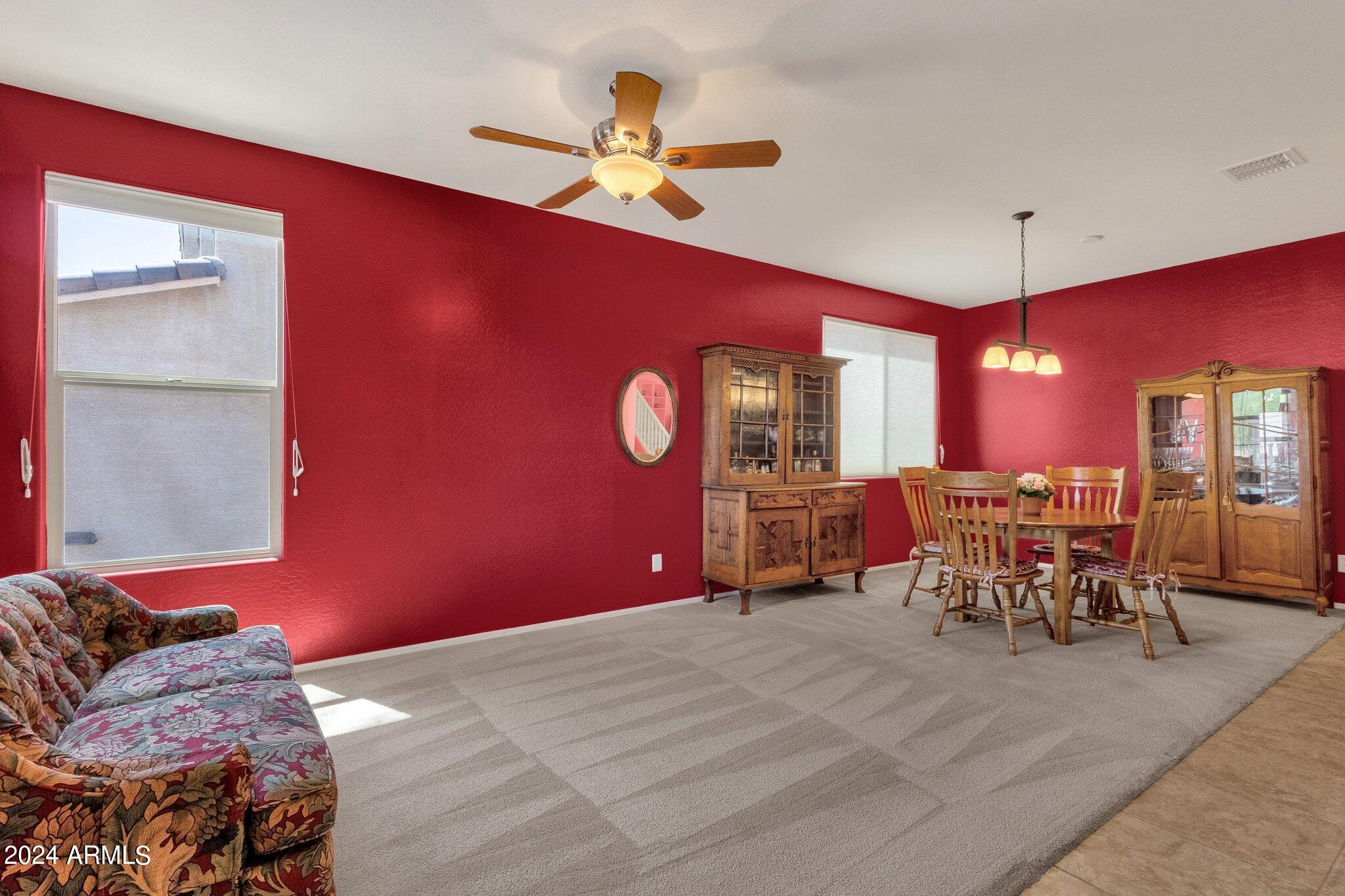 2512 W GARY Way