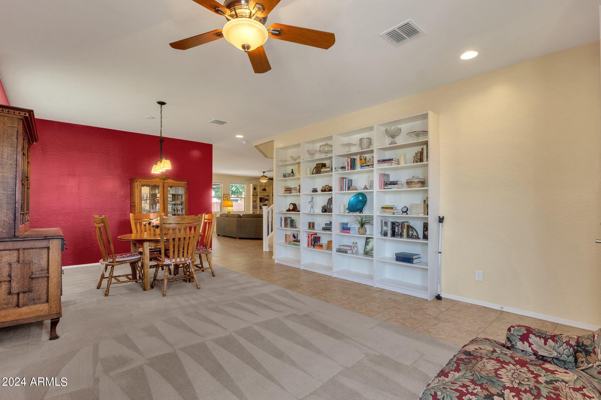 2512 W GARY Way
