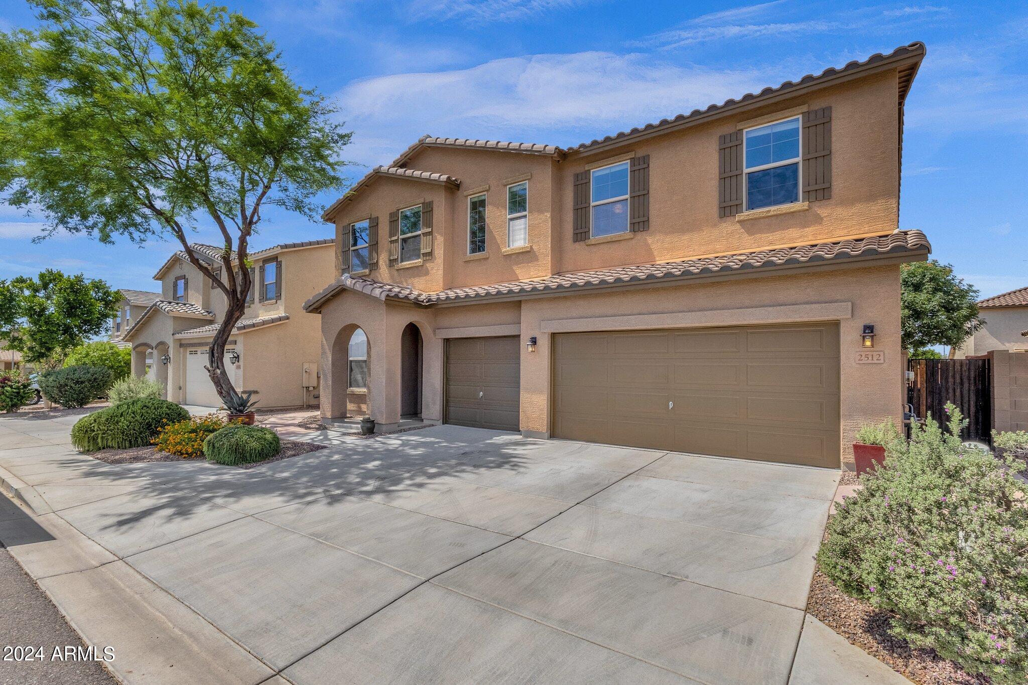 2512 W GARY Way