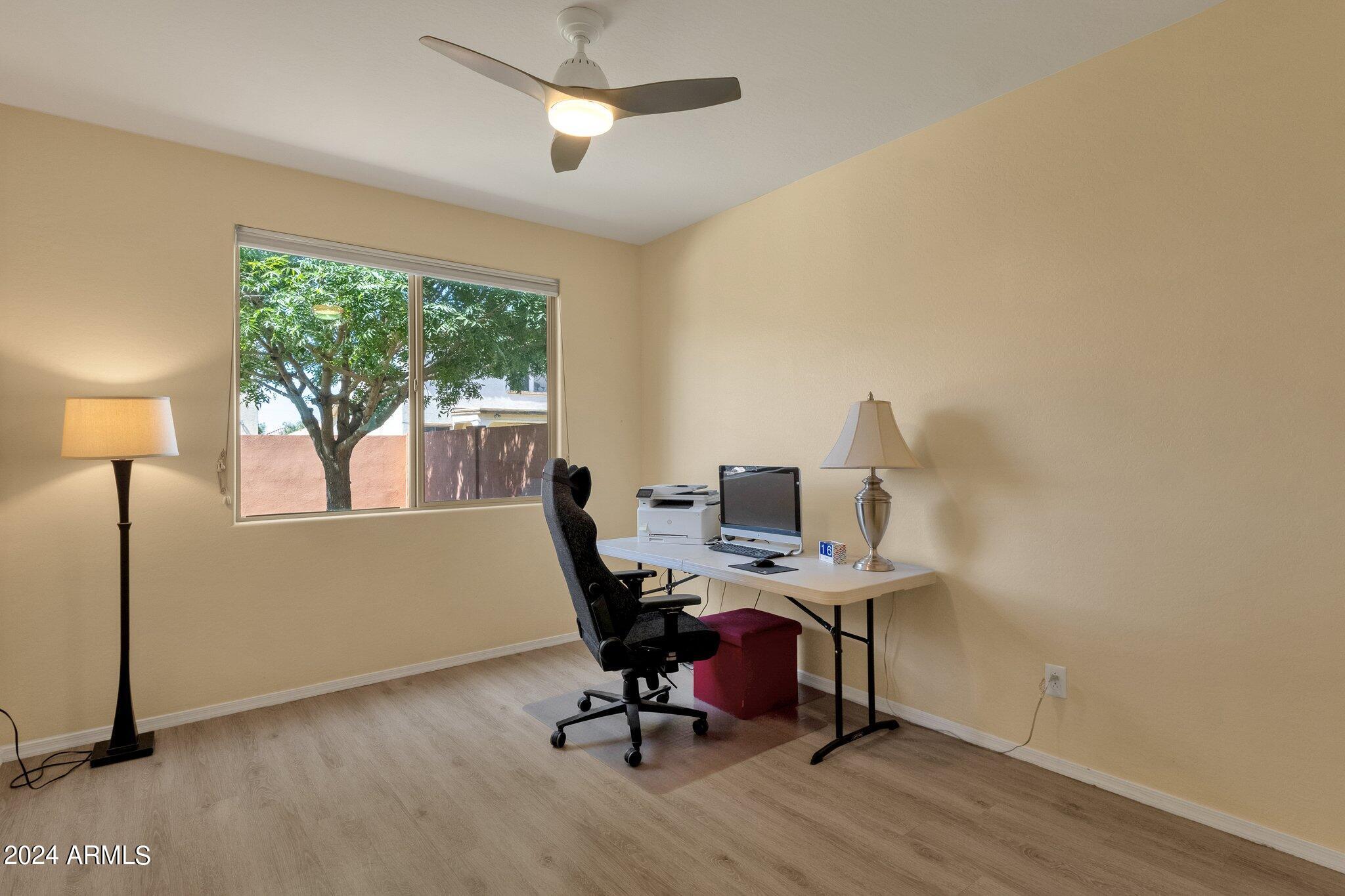 2512 W GARY Way