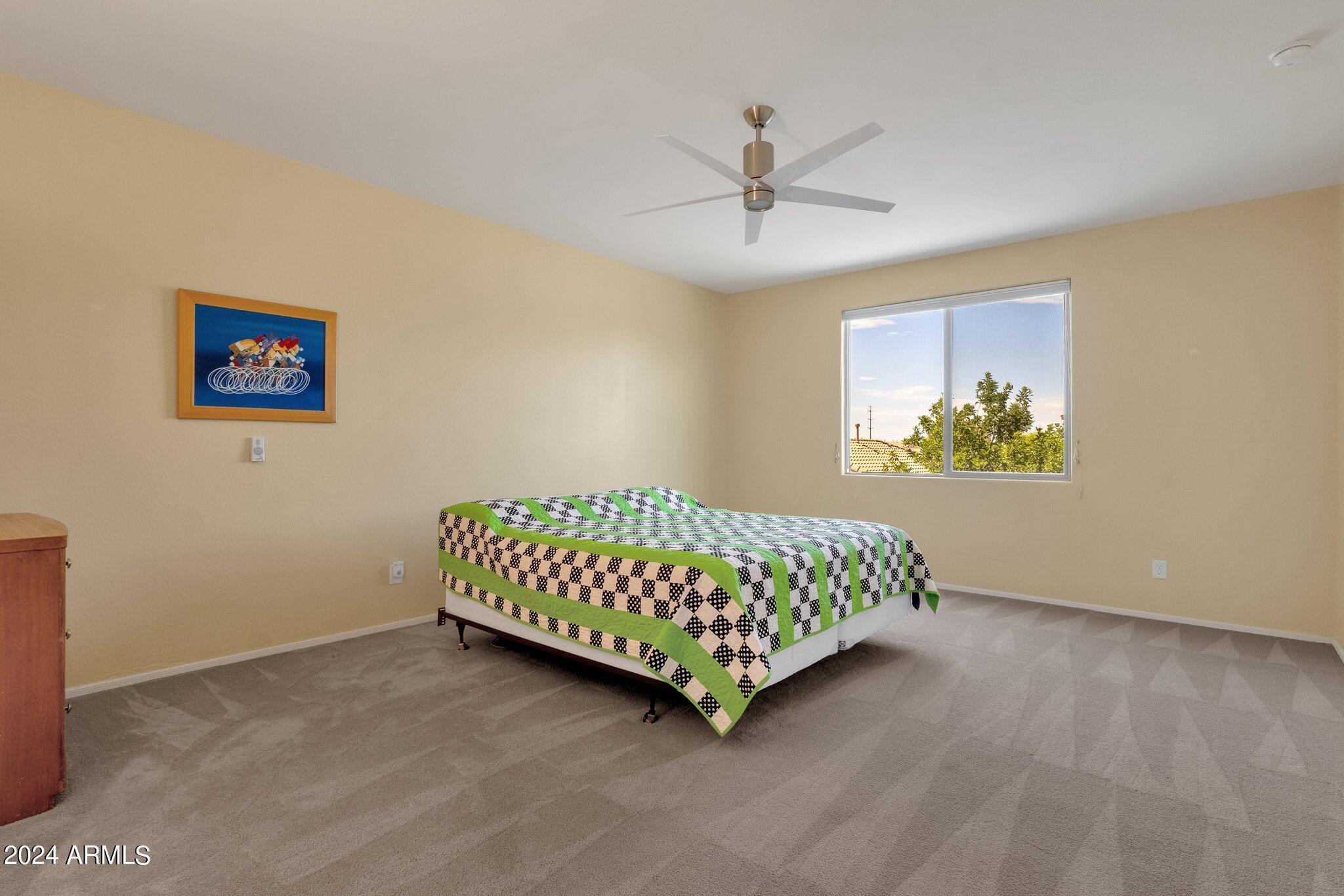 2512 W GARY Way