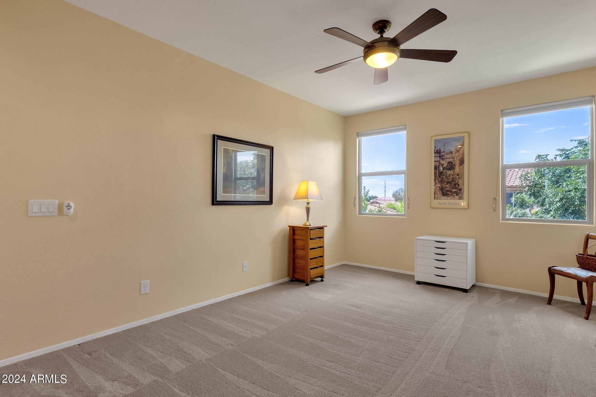 2512 W GARY Way
