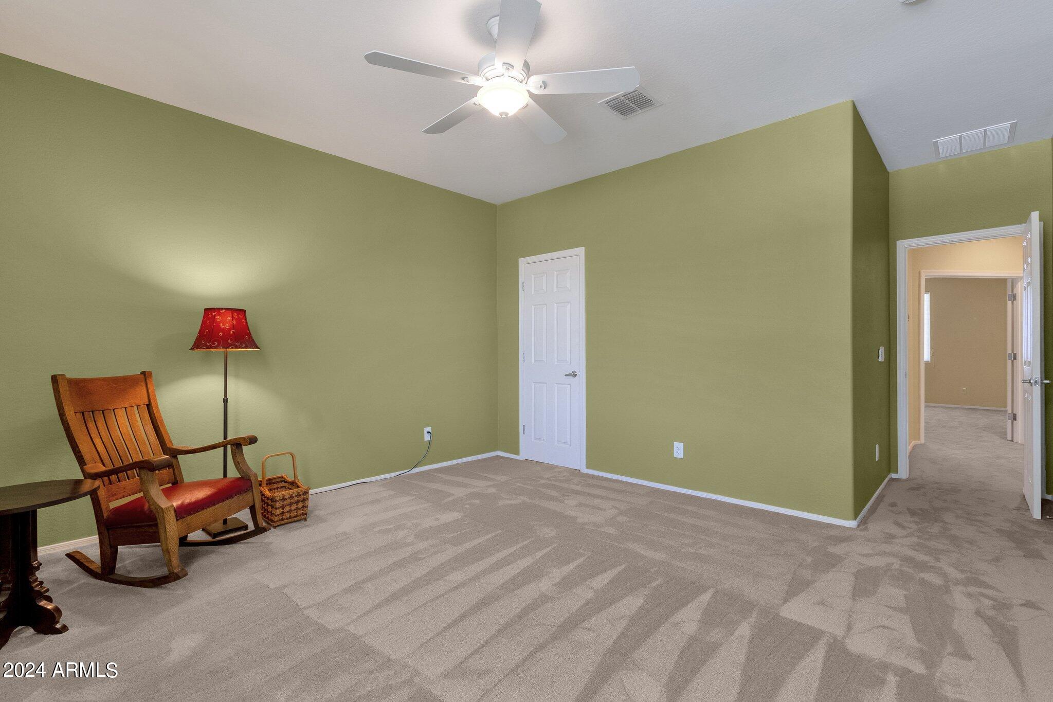 2512 W GARY Way